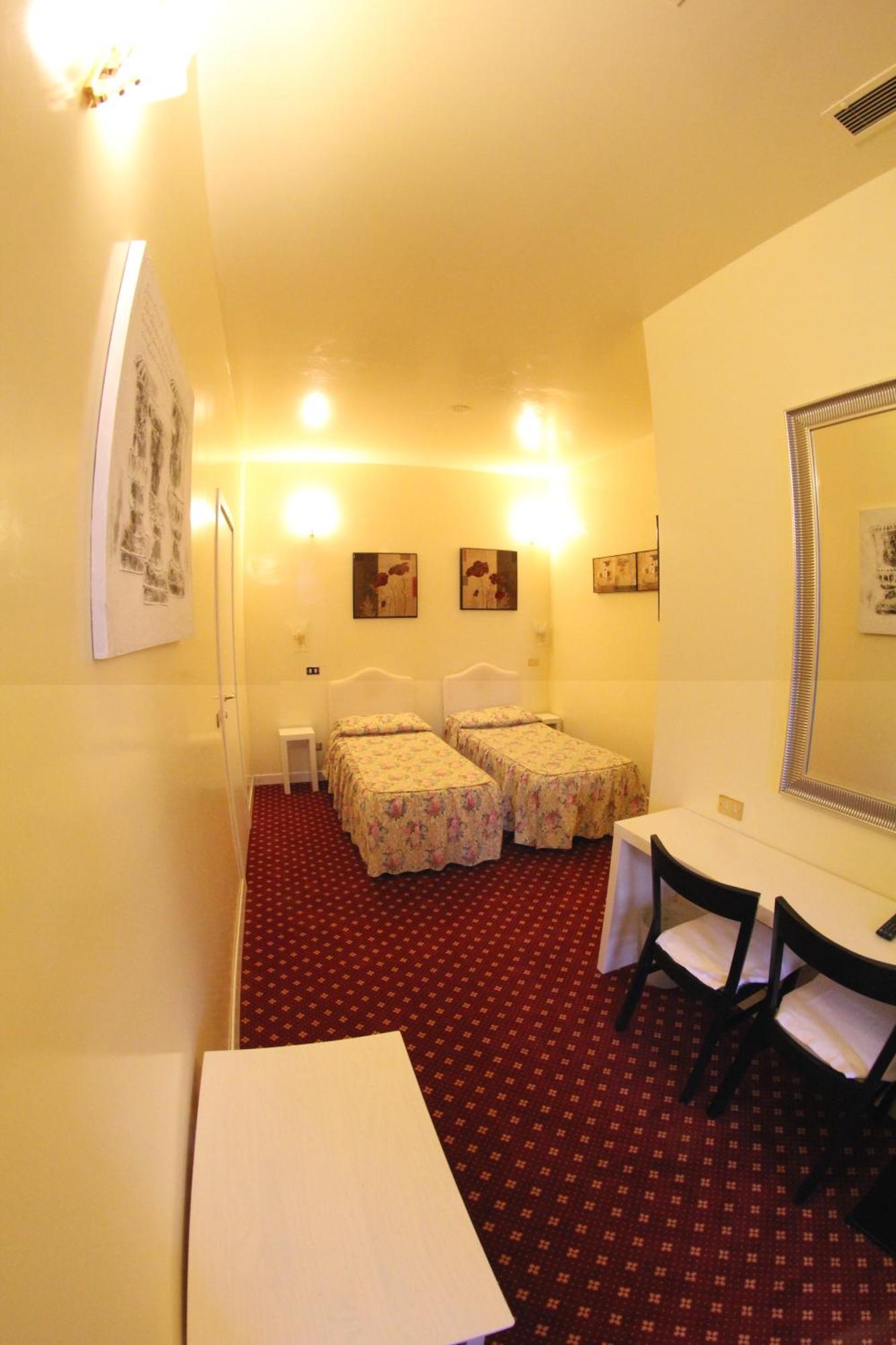 Economy Double or Twin Room,67682372:JPEG