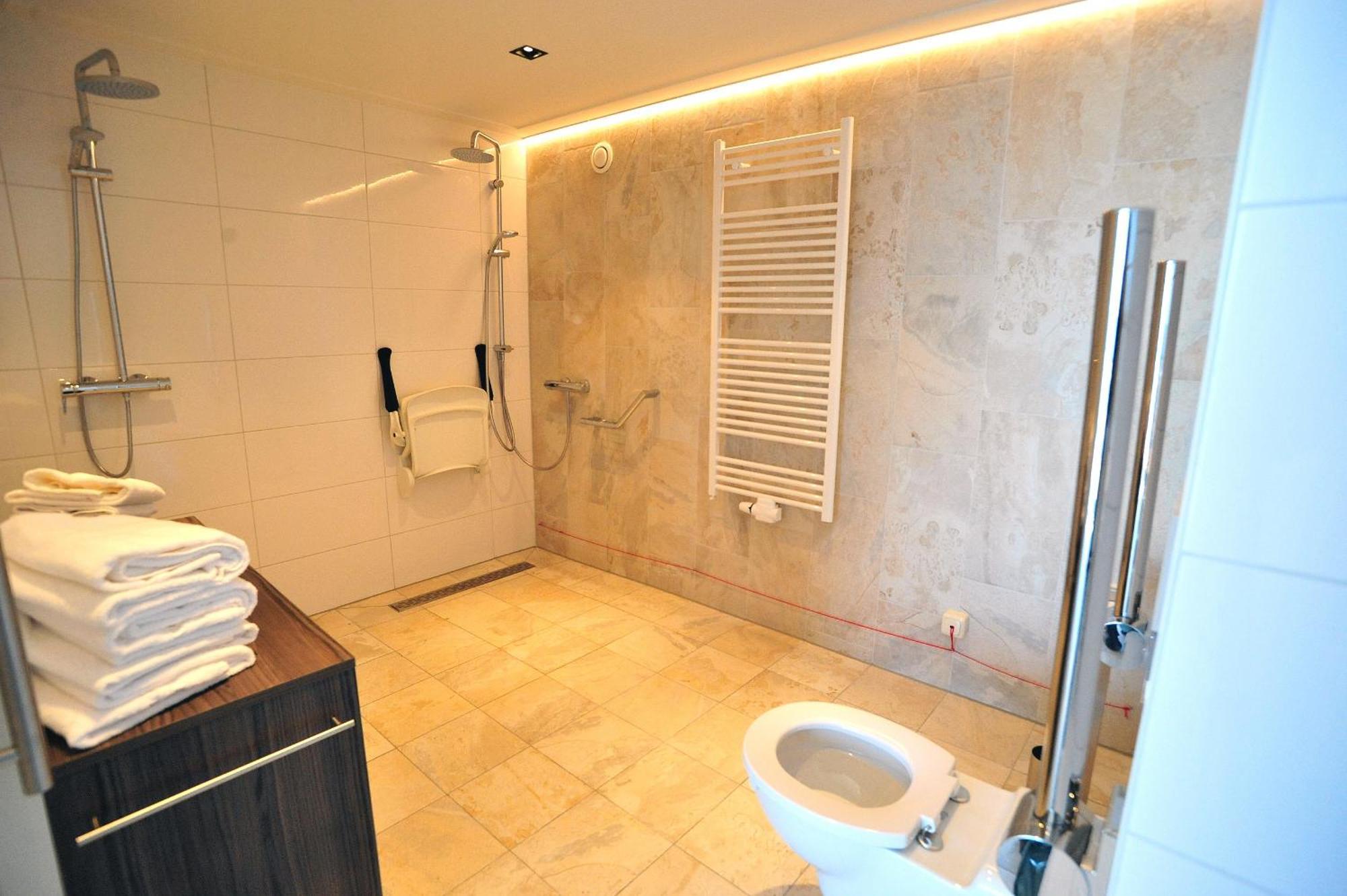 Deluxe Twin Room Land View Disability access