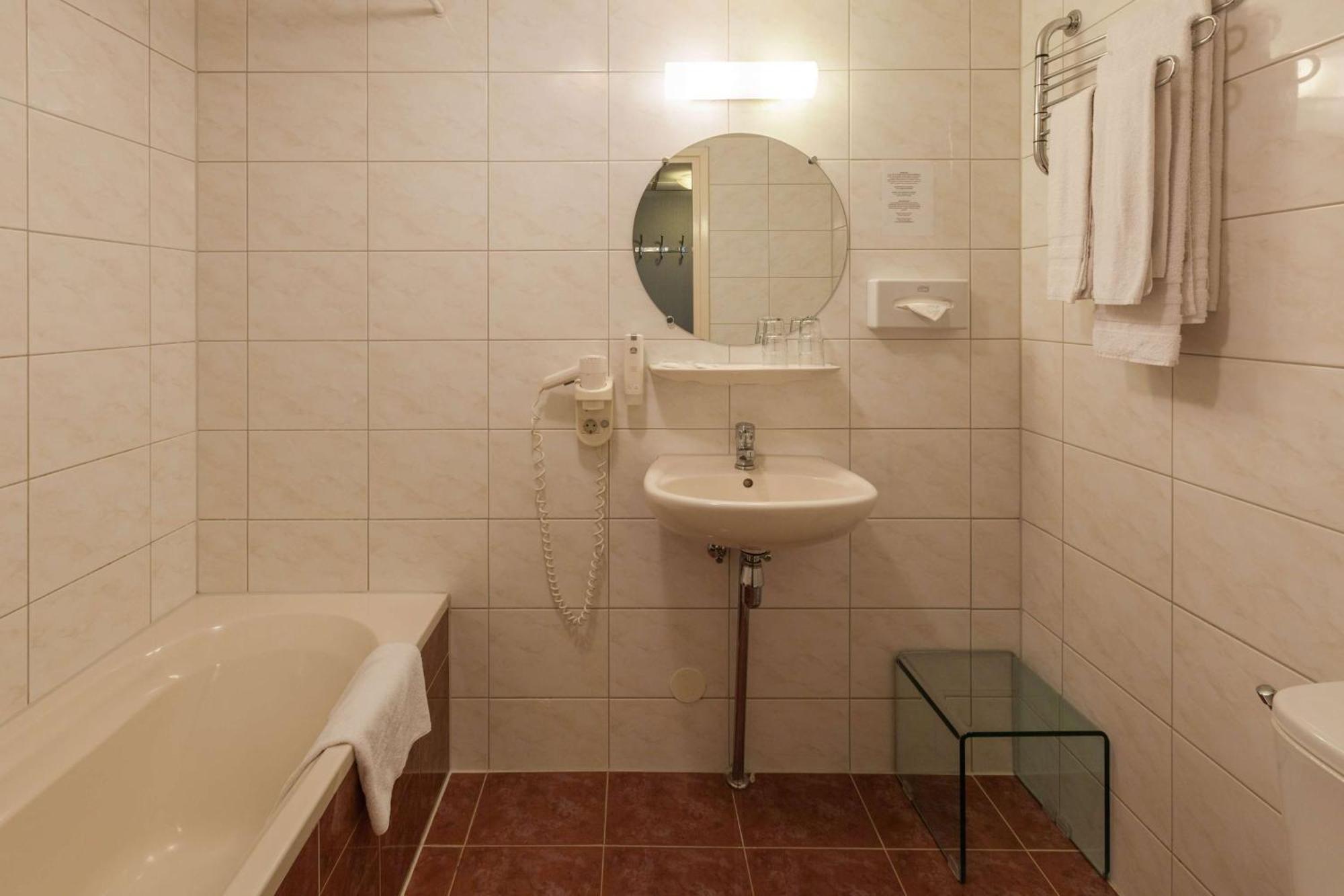 Family Room,1407529226:JPEG