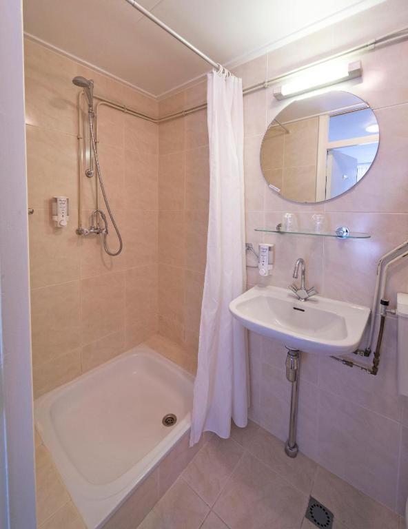 Single Room Shower,1645054992:JPEG