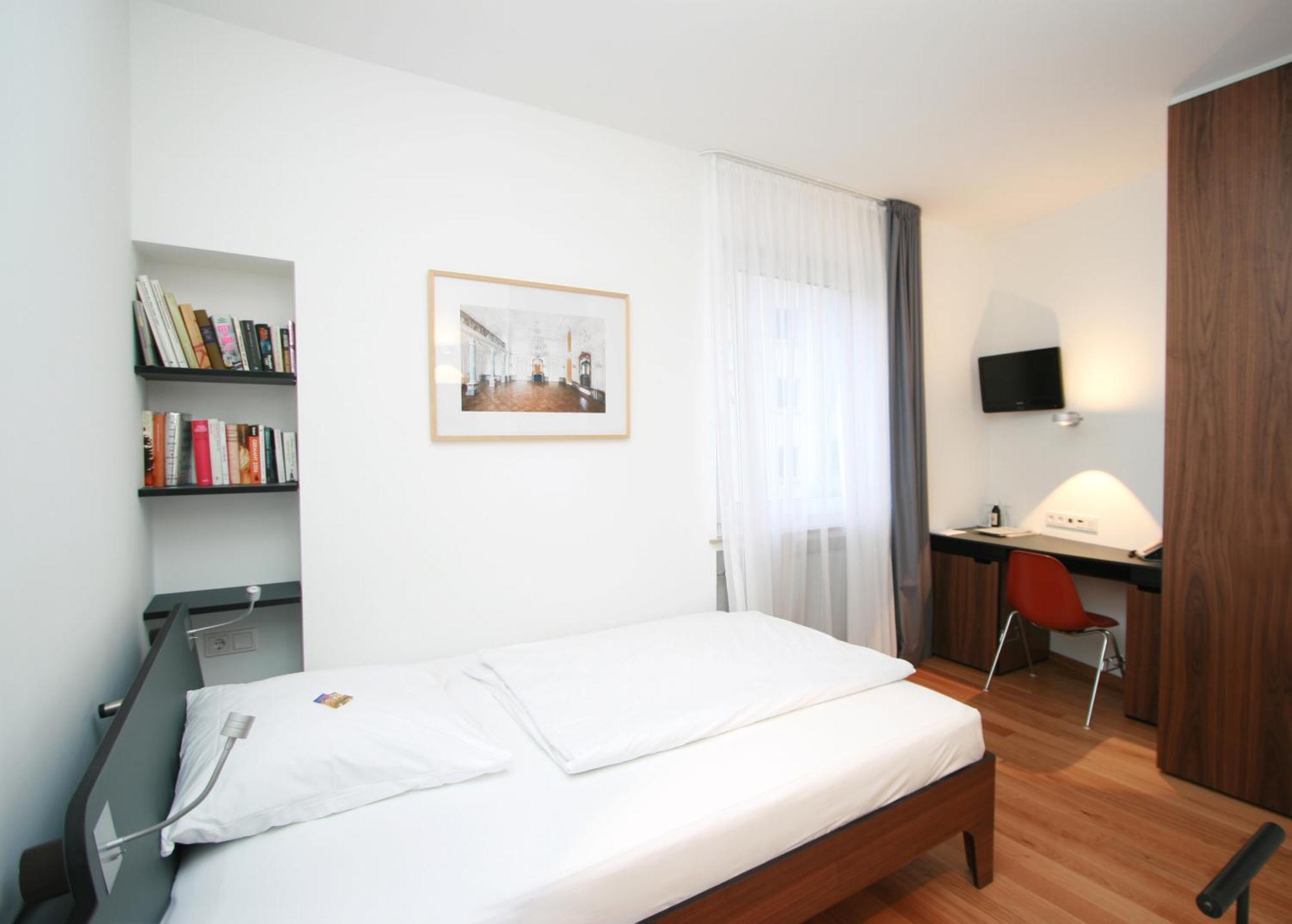 Comfort Single Room,689293632:JPEG
