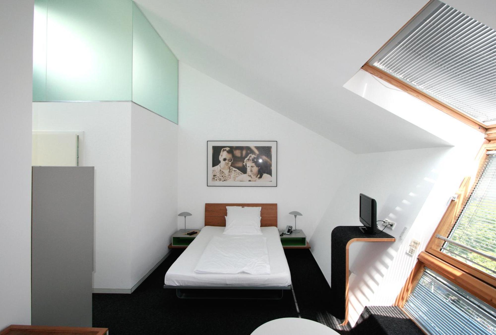 Superior Single Room,378454141:JPEG
