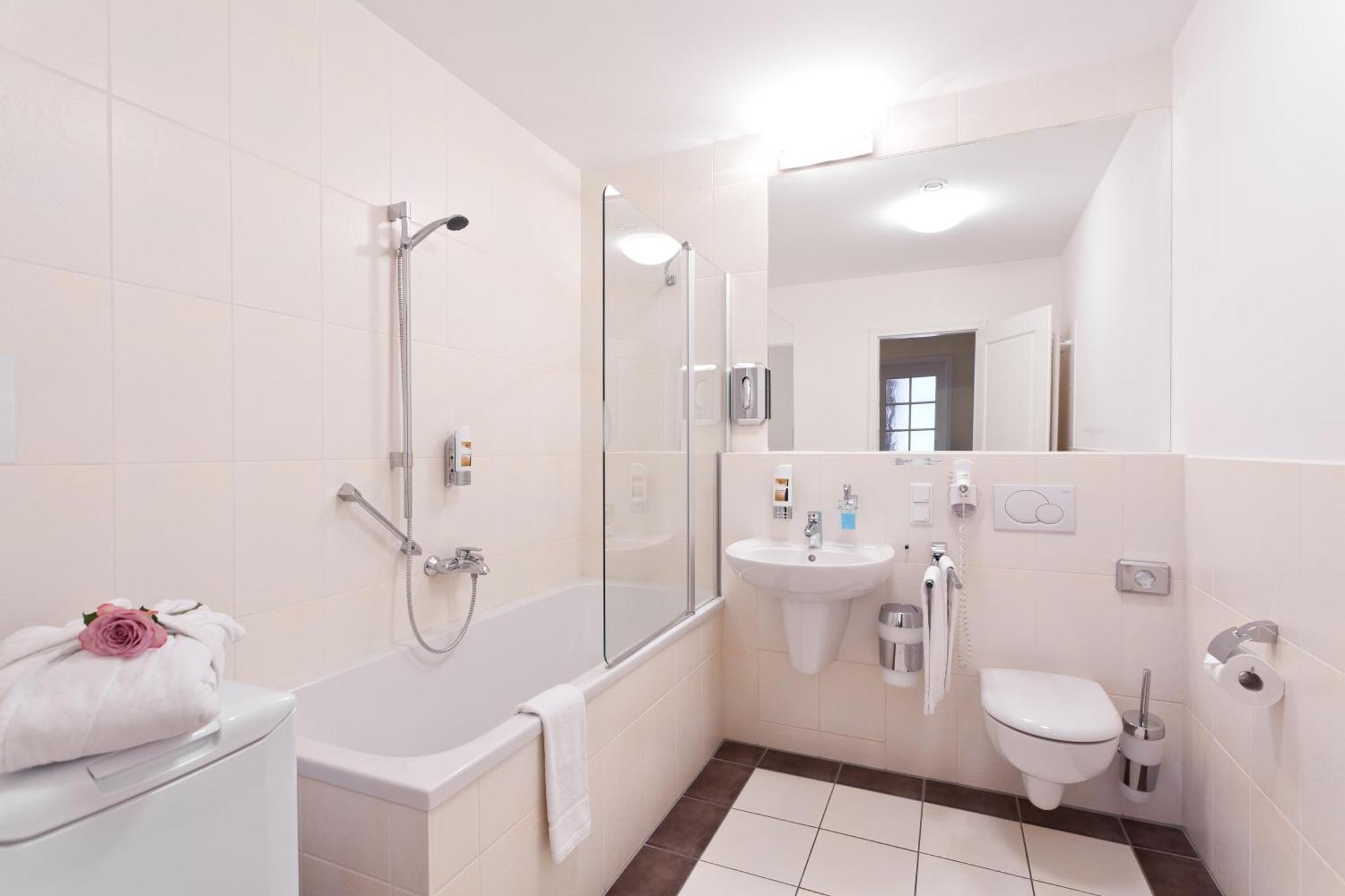 One-Bedroom Apartment,1113611646:JPEG