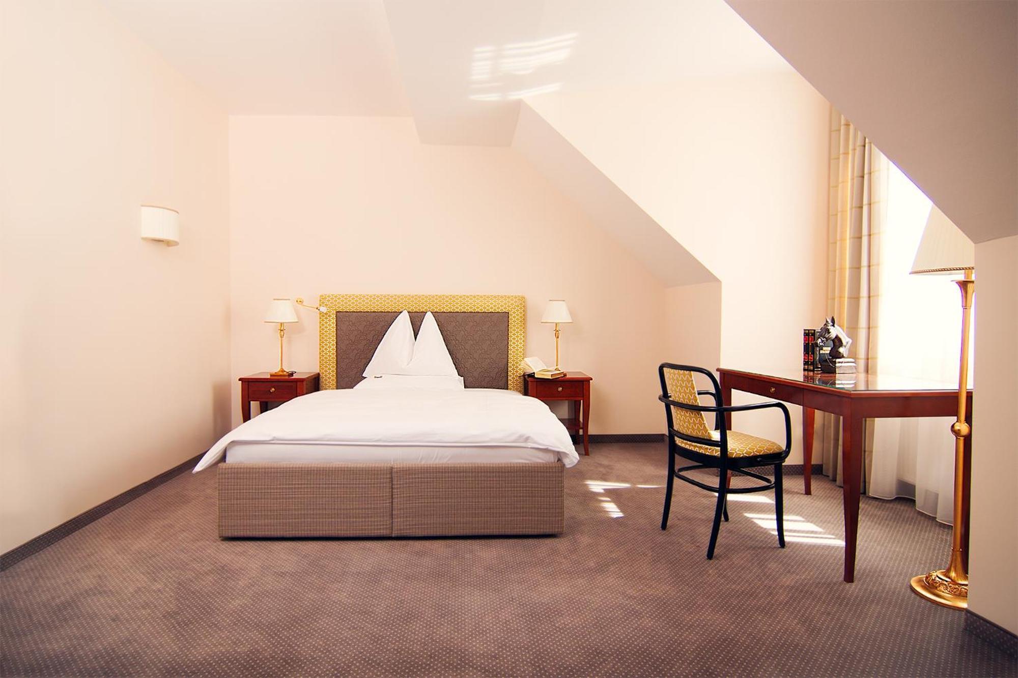 Superior Single Room,1210210180:JPEG