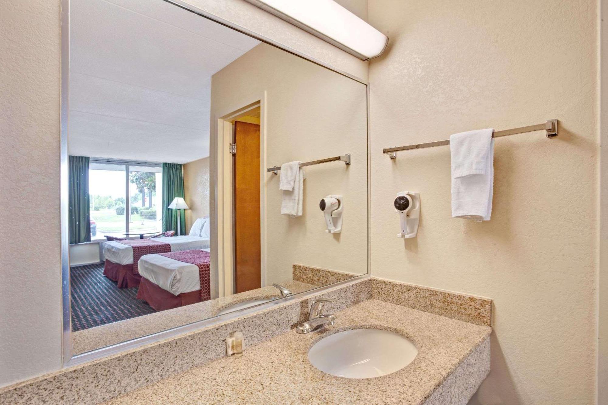 Queen Room Non-Smoking