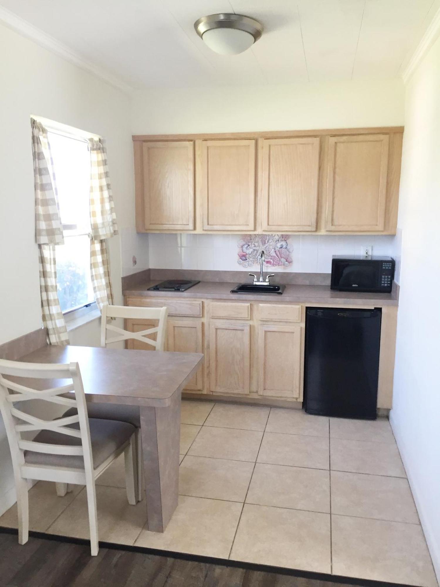 Queen Kitchenette