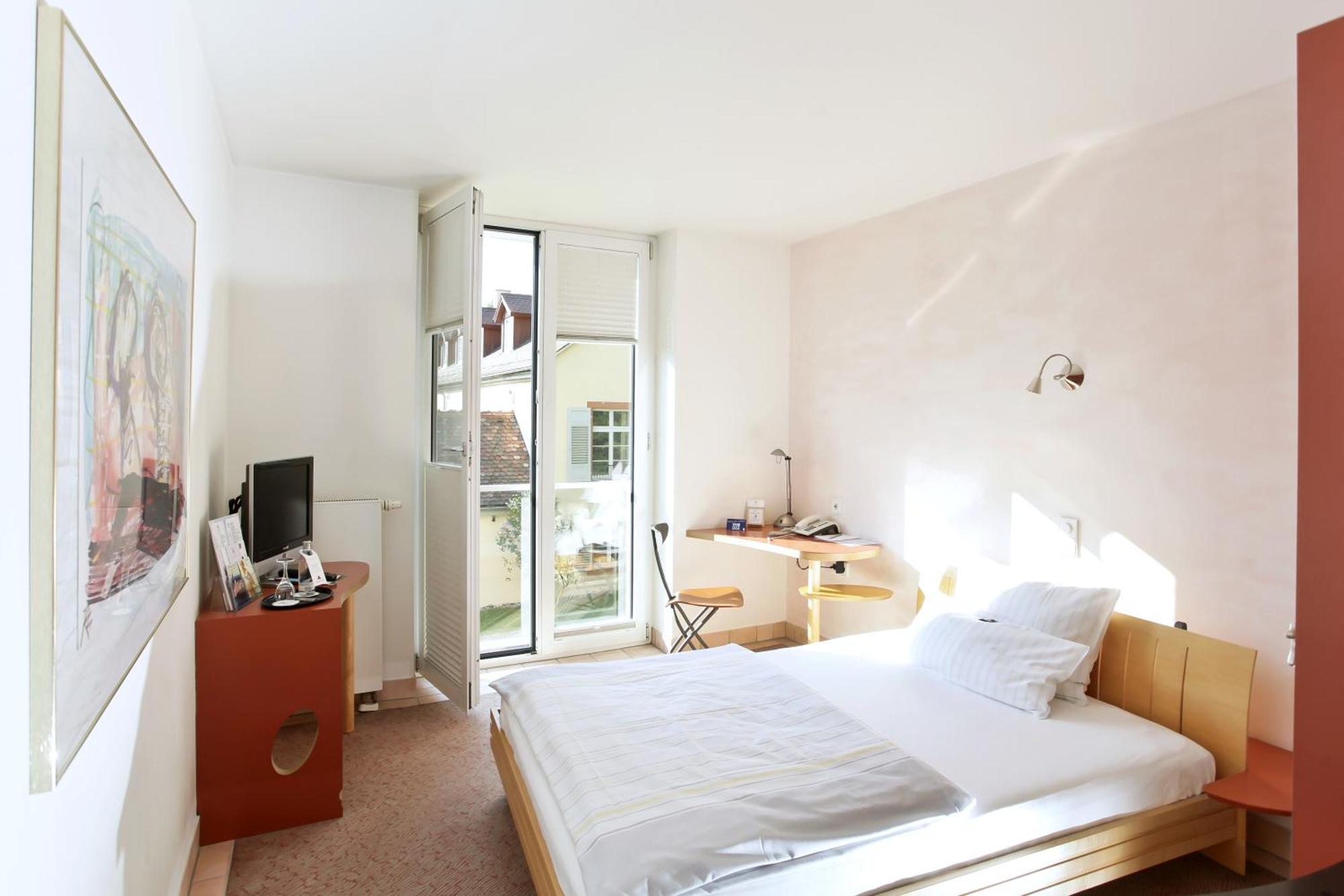 Single Room,61425511:JPEG