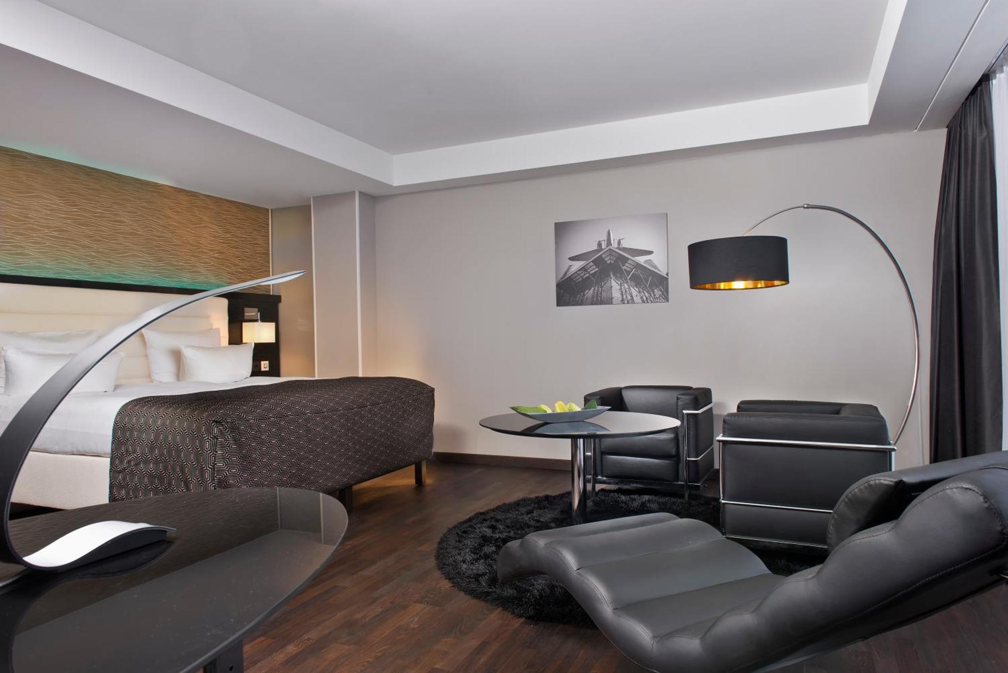Junior Suite Club Lounge Access