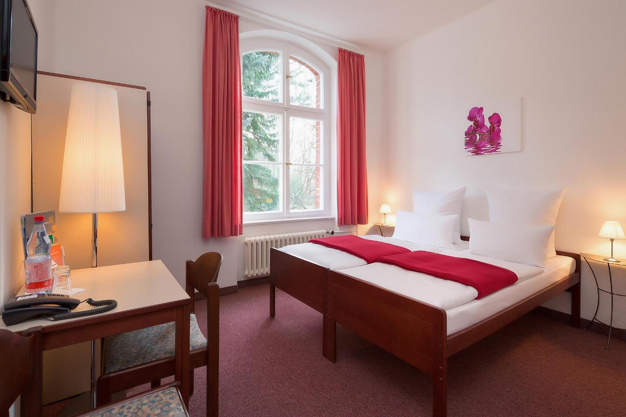 Double or Twin Room,690308313:JPEG