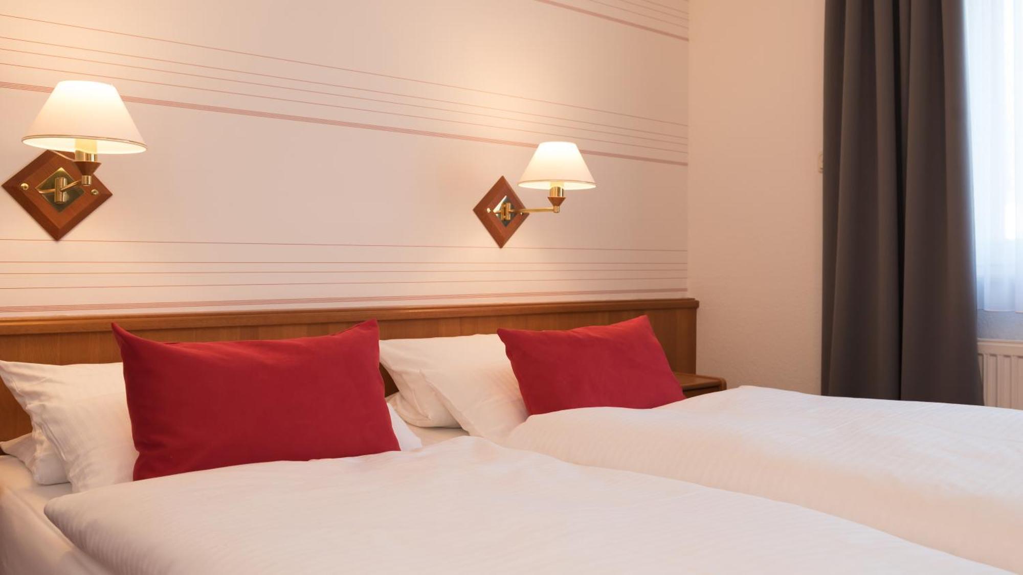 Classic Double Room,943700833:JPEG