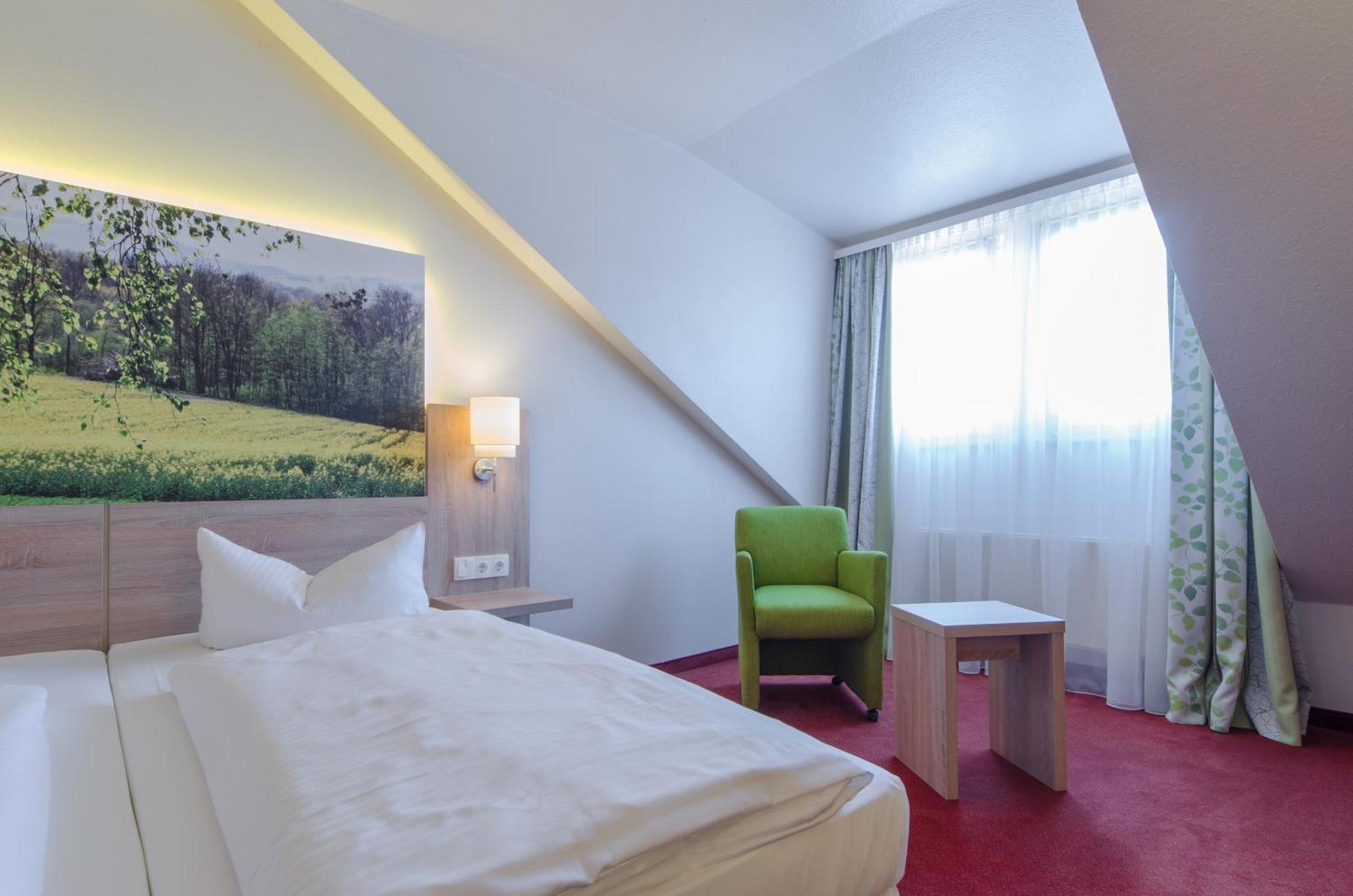 Standard Room Queen-Size Bed