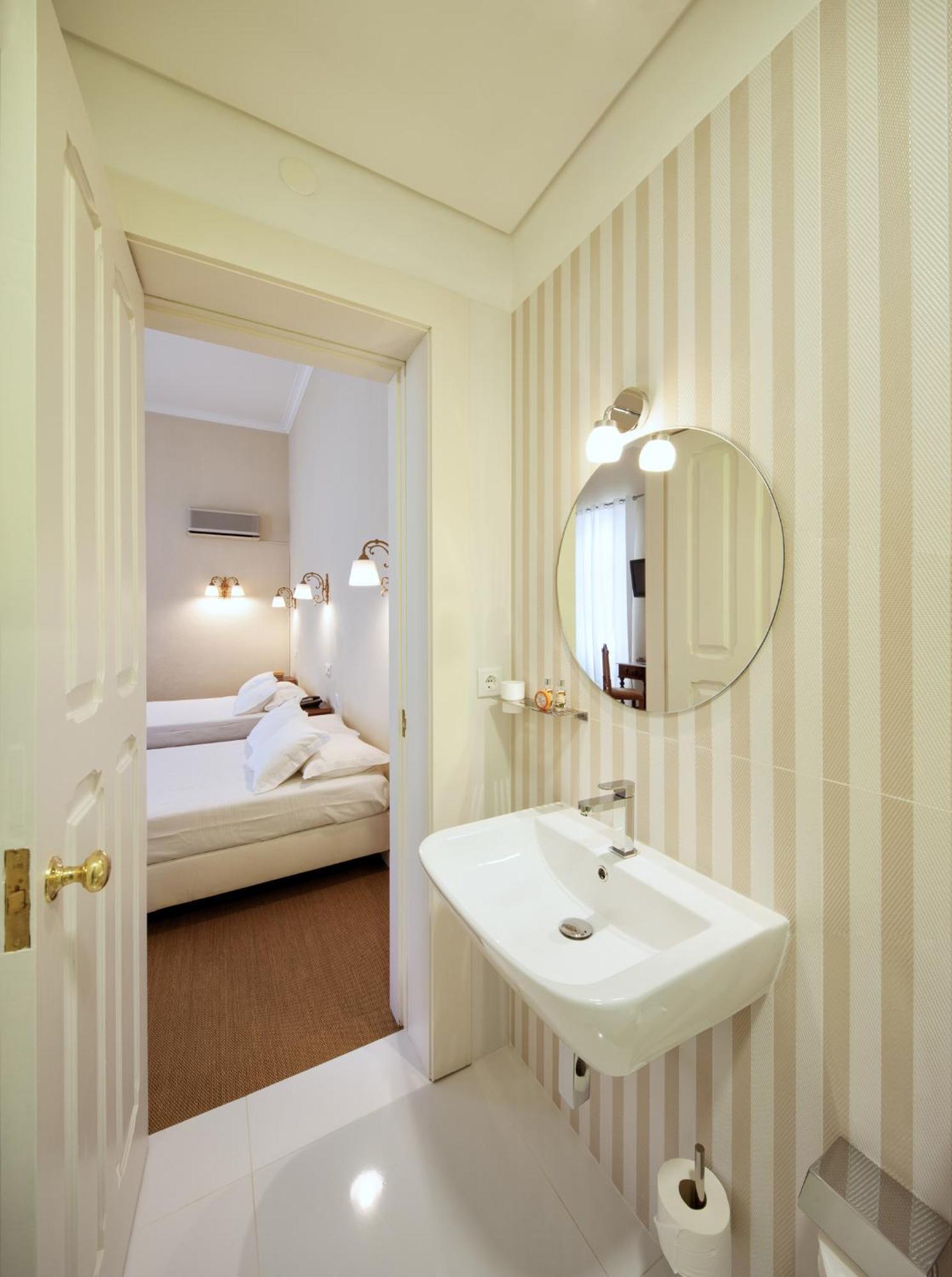 Superior Triple Room,1554443800:JPEG