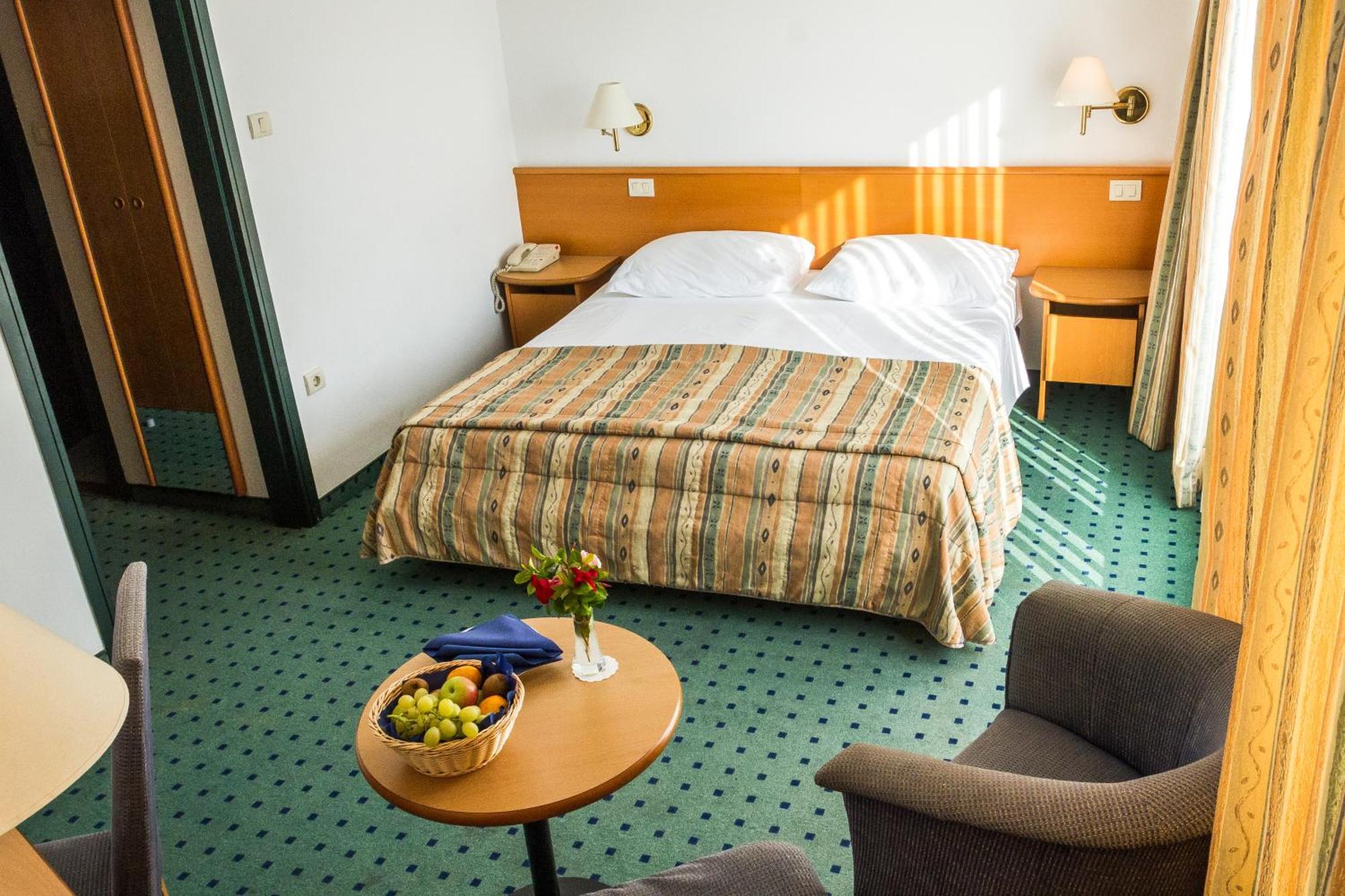 Standard Double or Twin Room,1277558779:JPEG