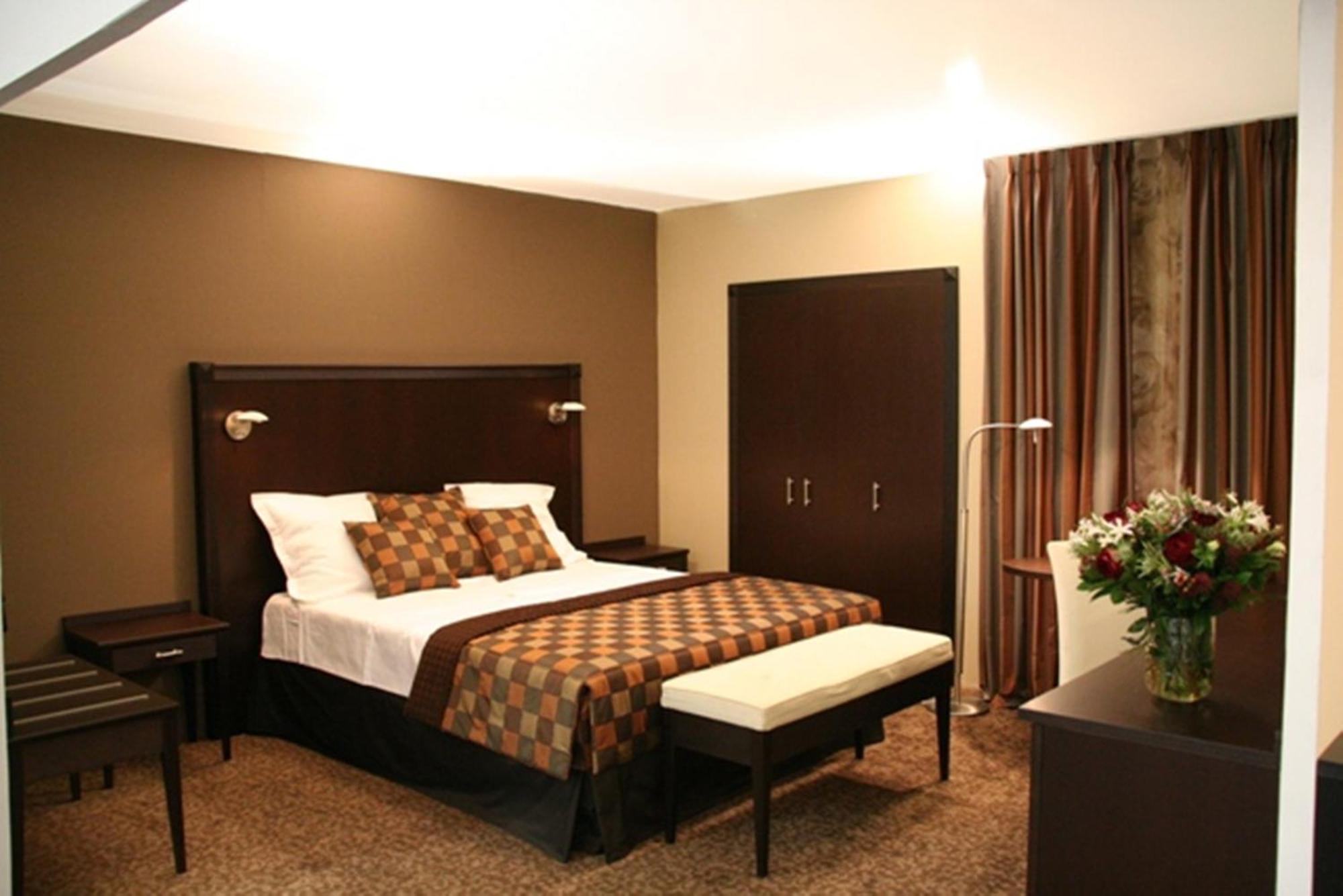 Double Room,1595398938:JPEG