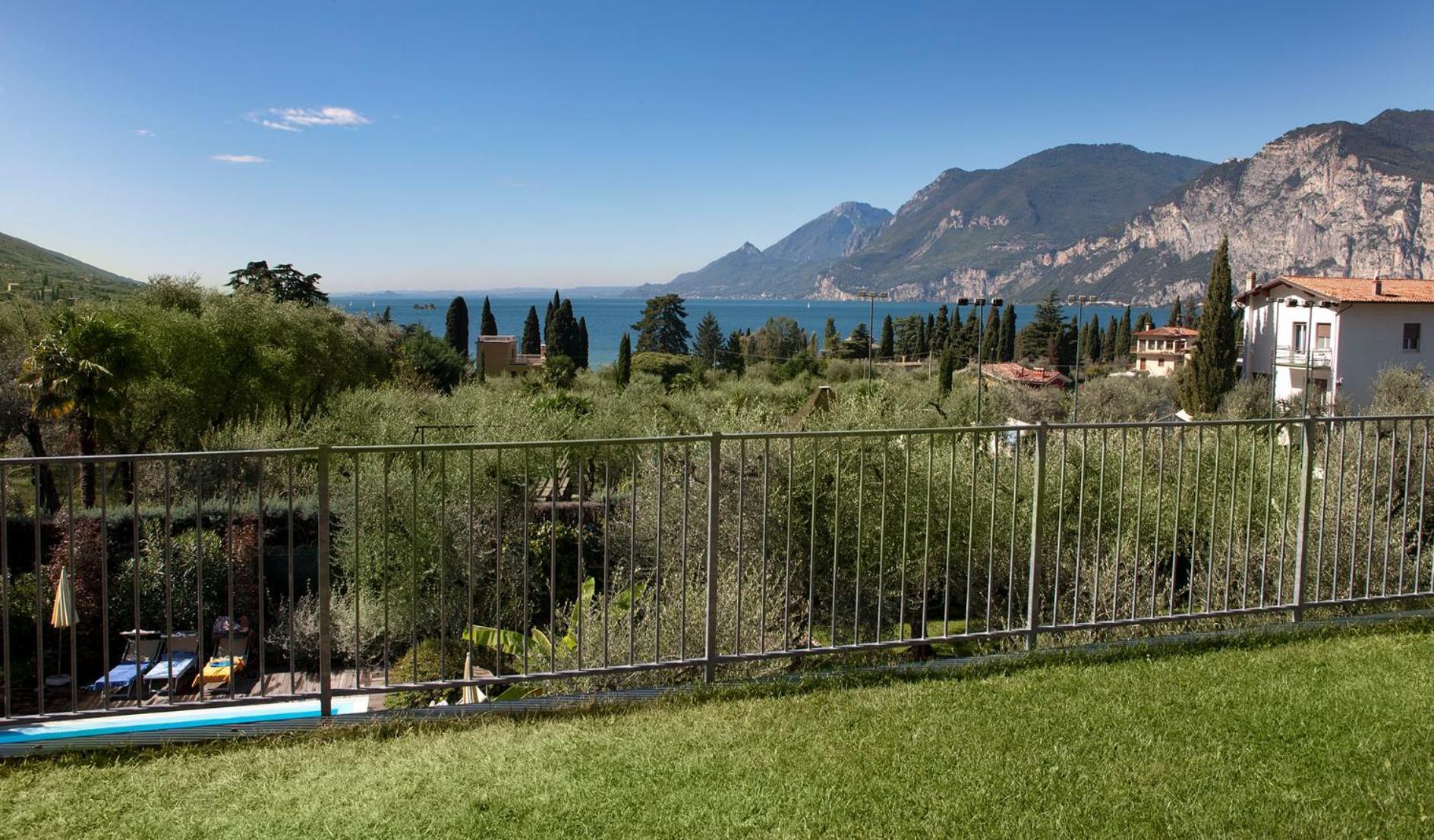 One-Bedroom Apartment Lake View