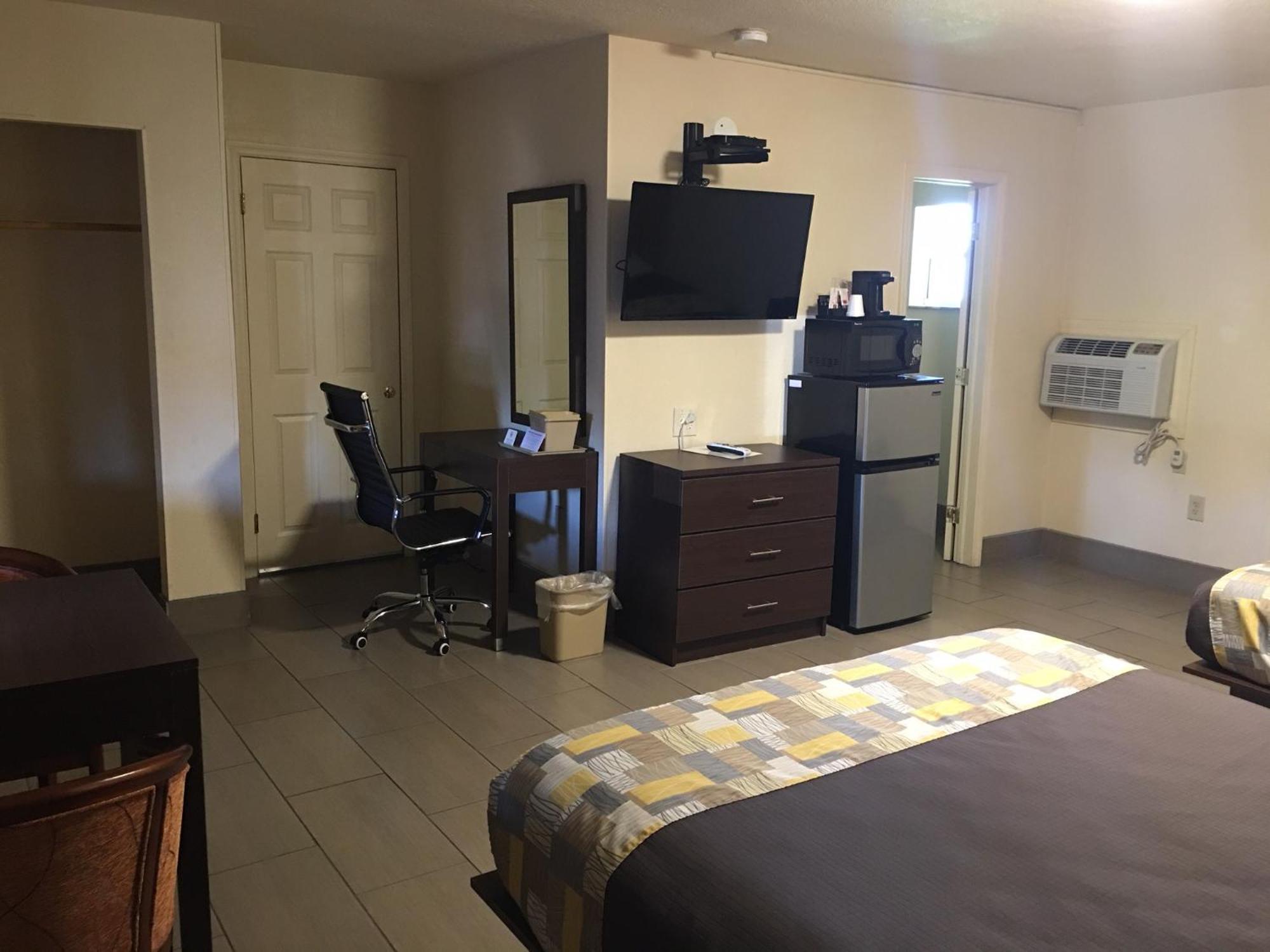 Queen Room Two Queen Beds