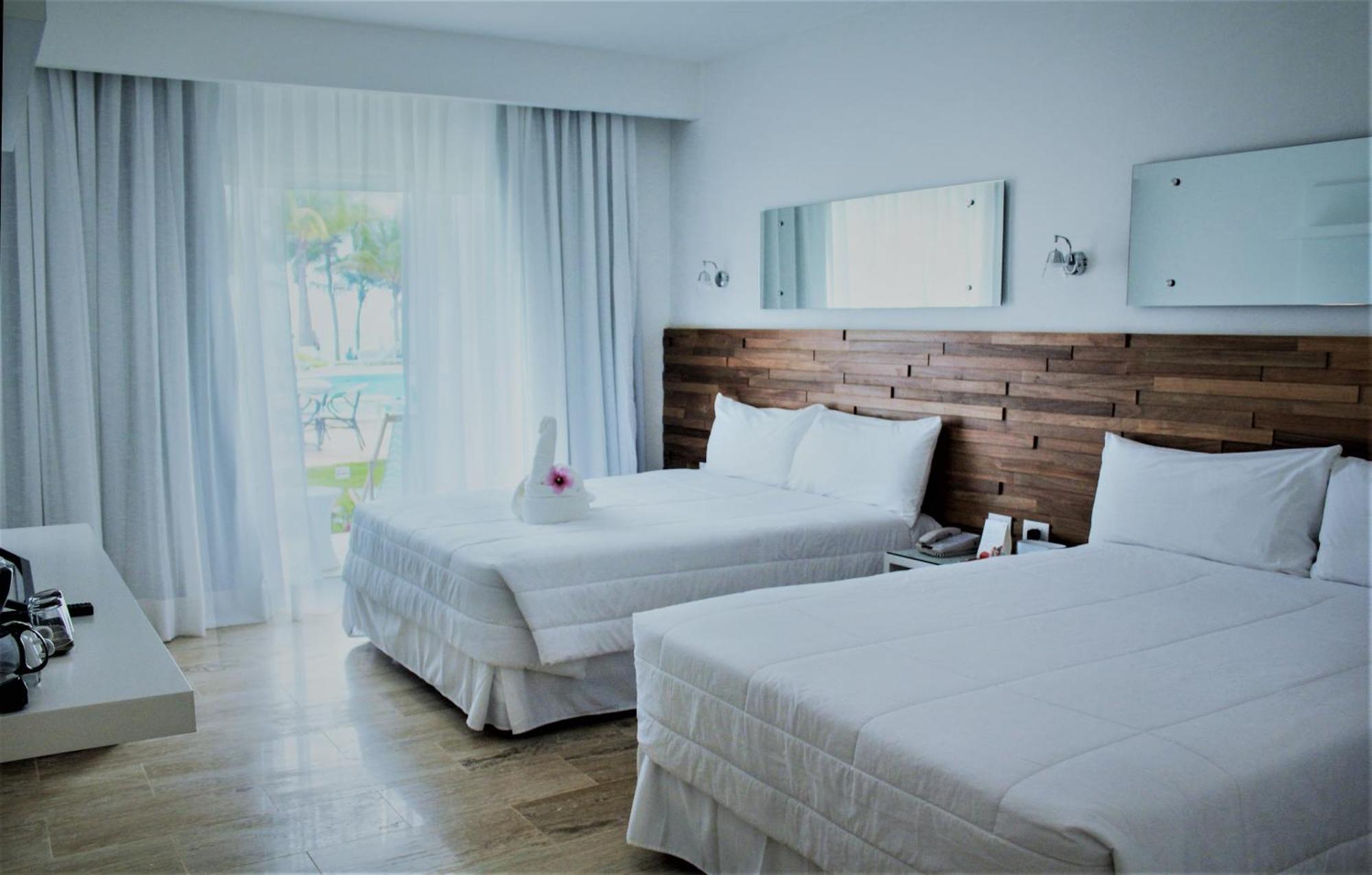 Superior Queen Room Ocean View Two Queen Beds Non-Smoking