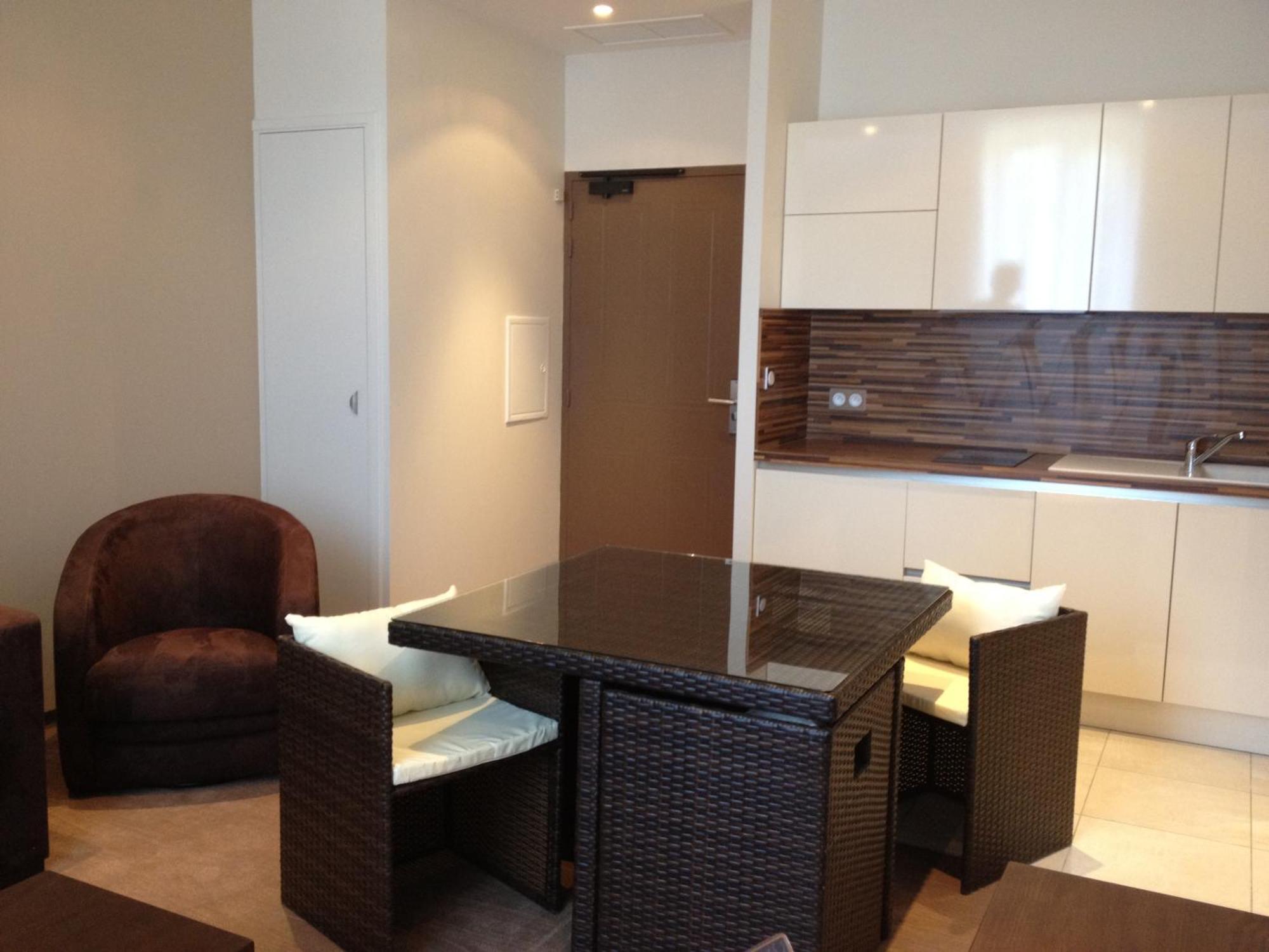 Standard Suite,1584604448:JPEG
