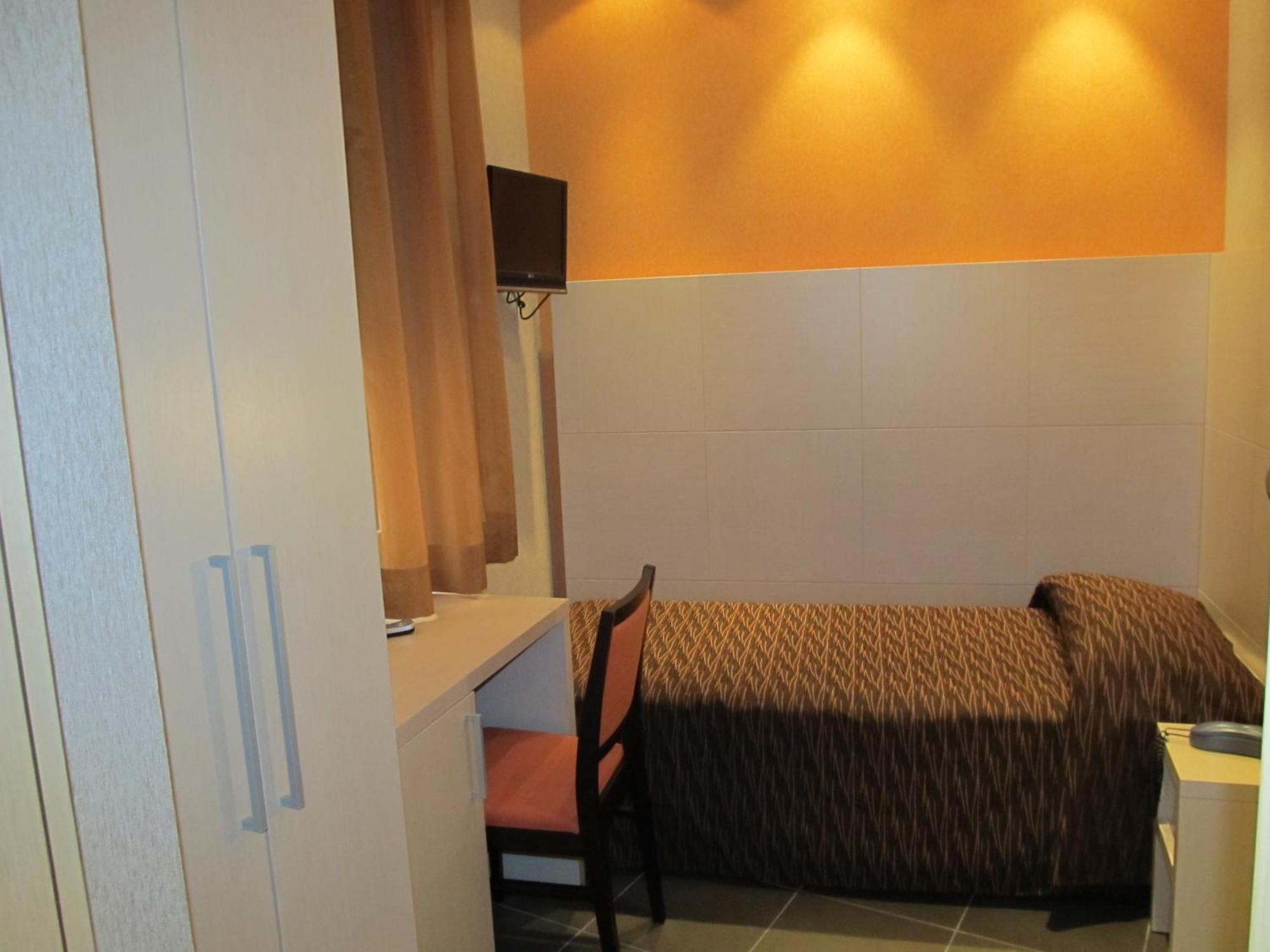Single Room,691858905:JPEG