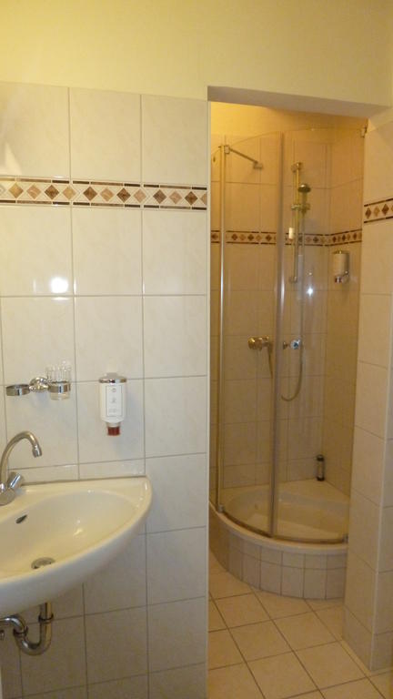 Standard Single Room,70047242:JPEG