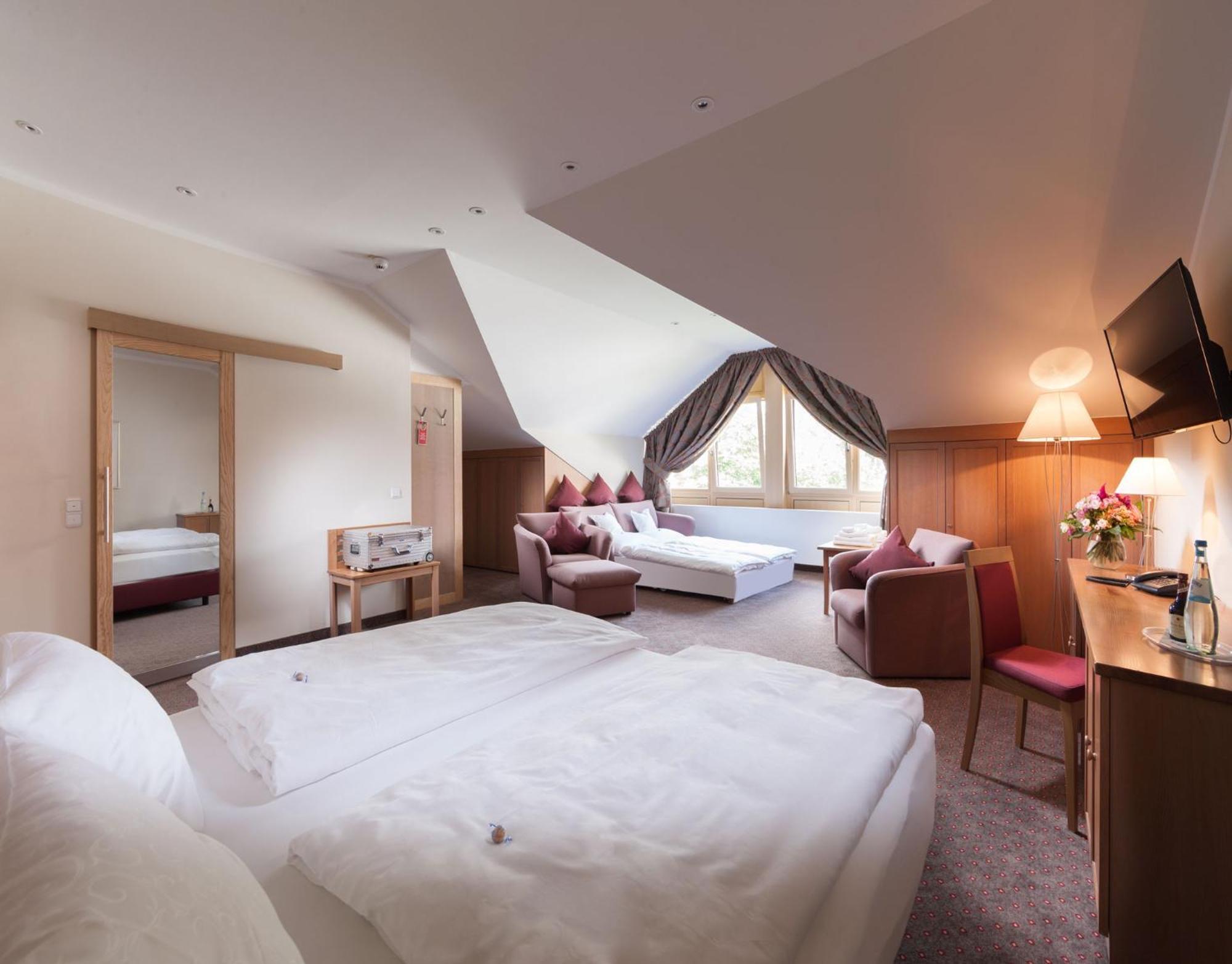 Quadruple Room,692094399:JPEG
