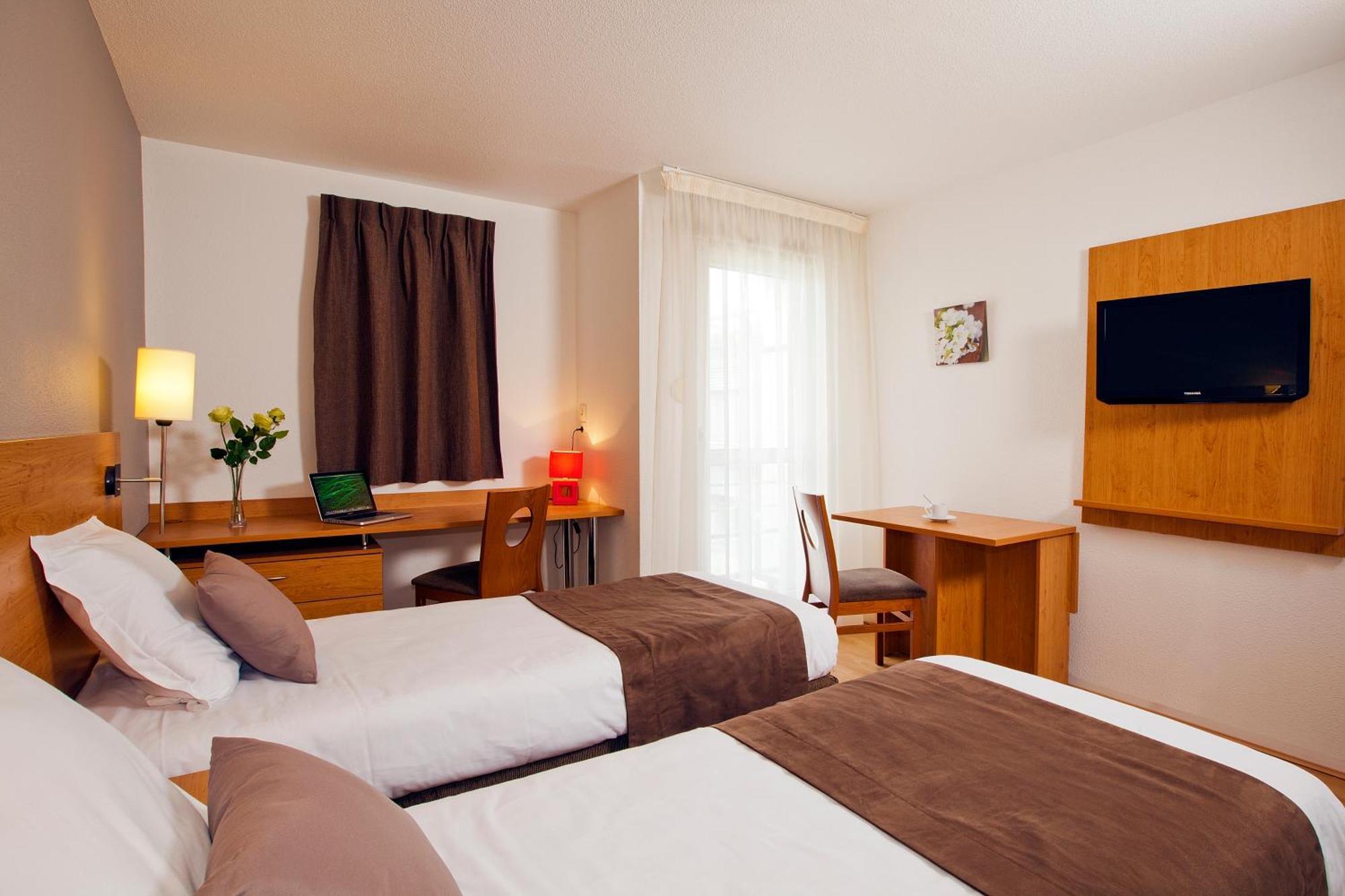 One-Bedroom Apartment,692215074:JPEG