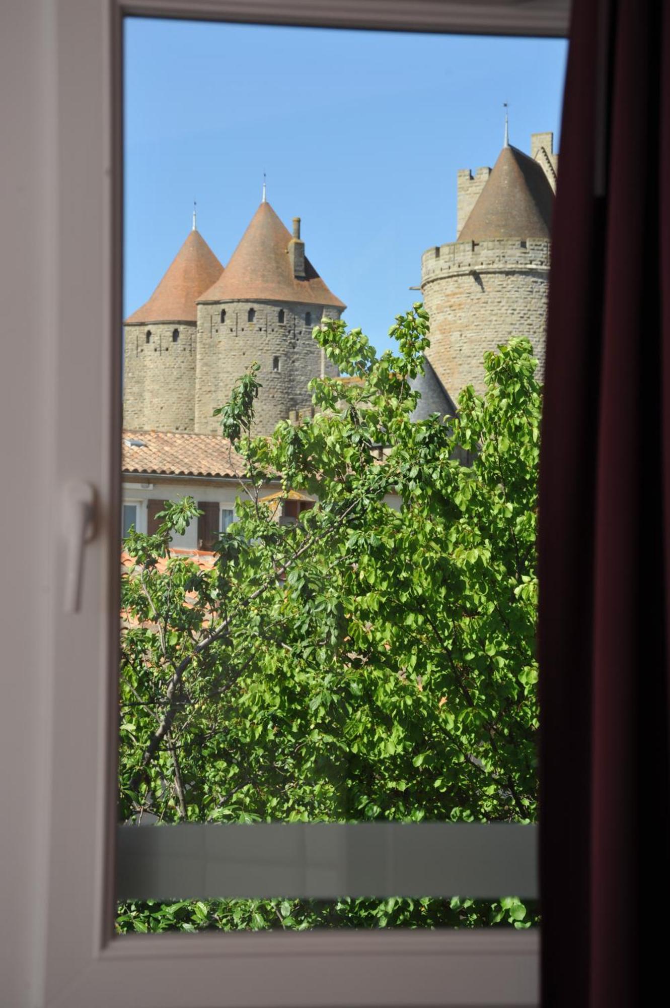 Twin Room Medieval city view,60964030:JPEG