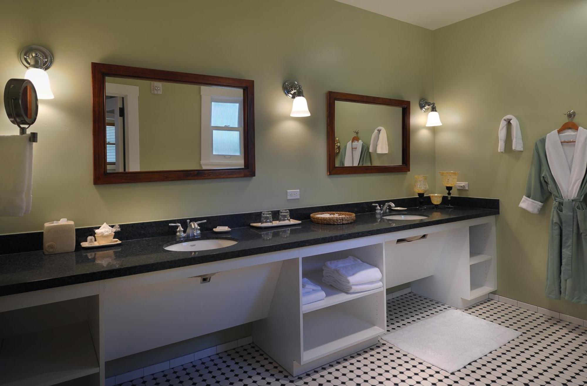 Grand King Spa ADA