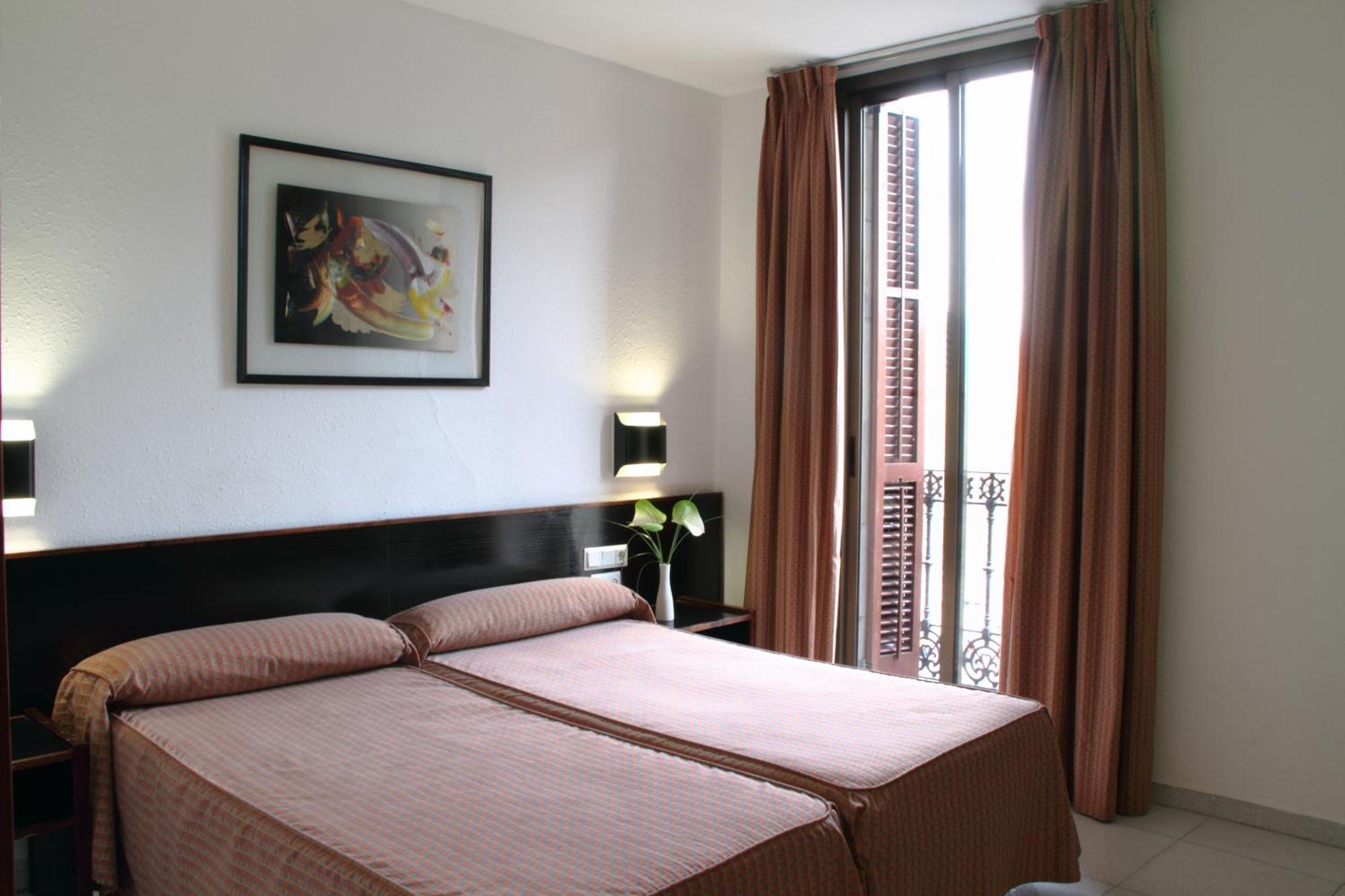 Double Room Balcony views to Montjüic