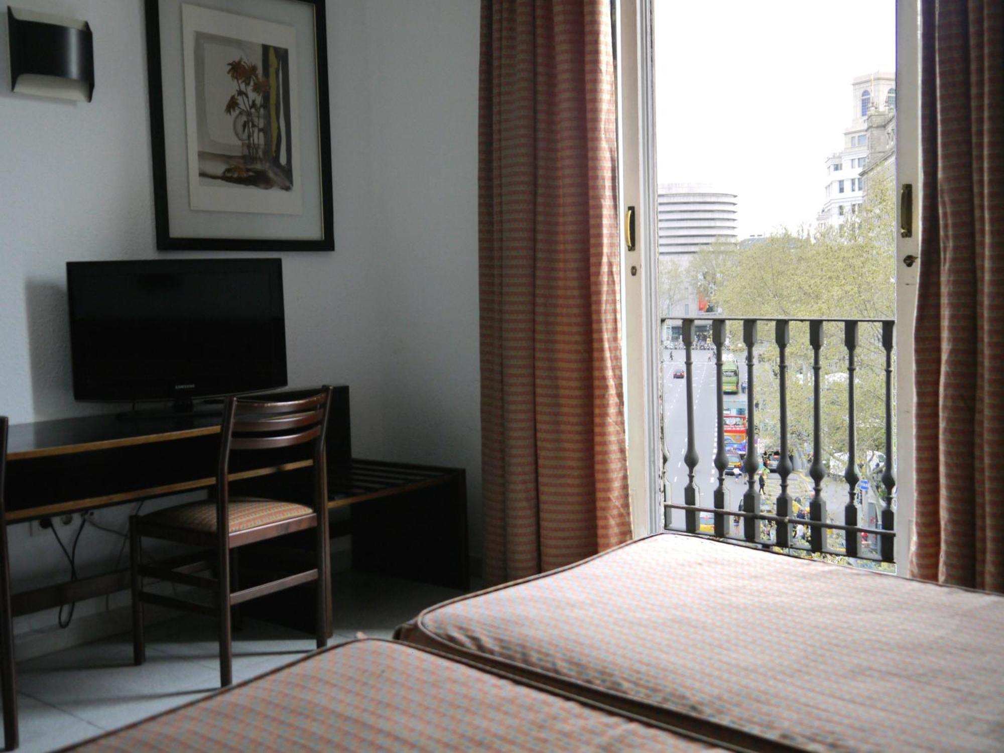 Double Room Balcony views to Catalunya Square
