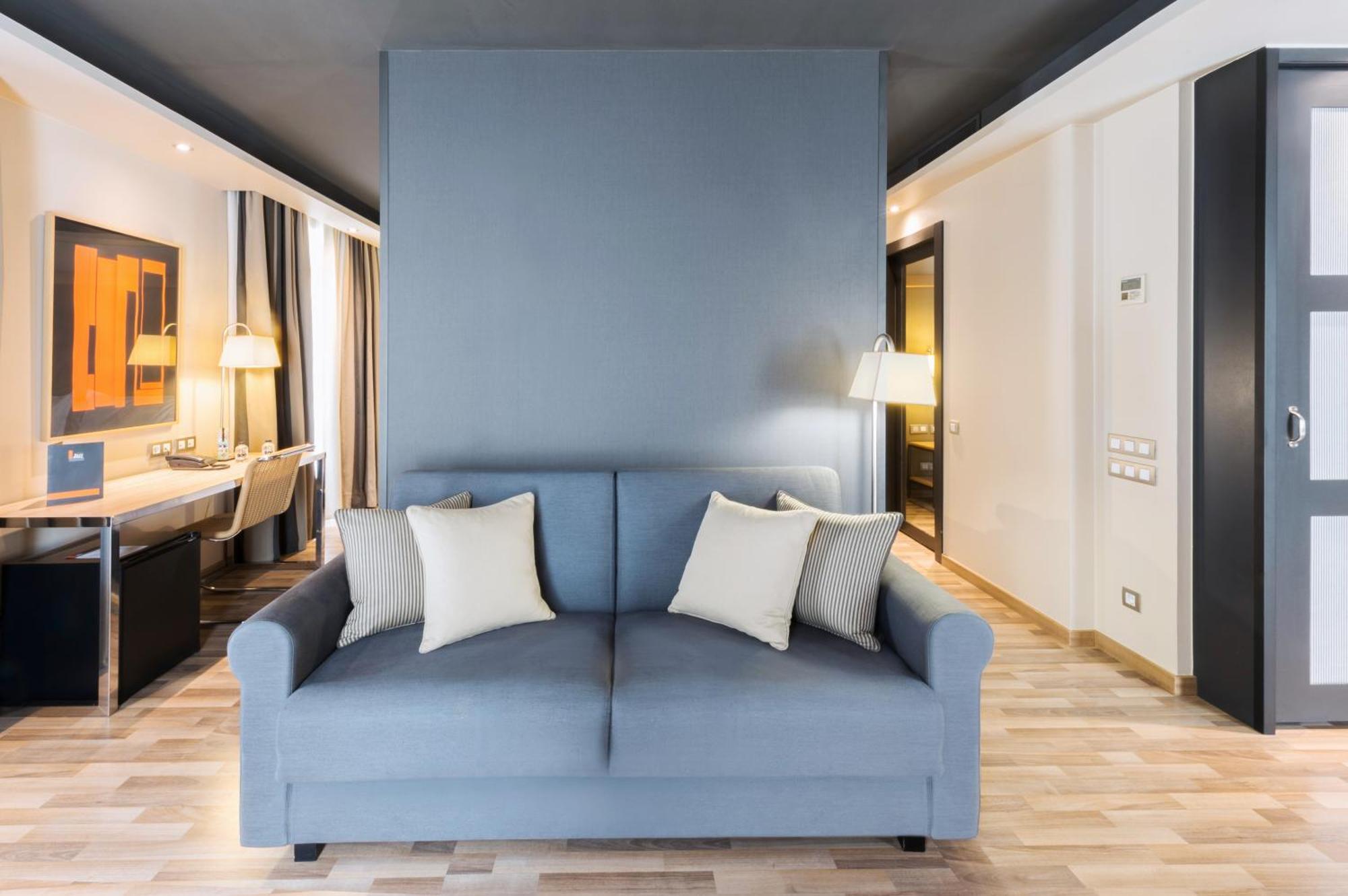 Deluxe Family Room