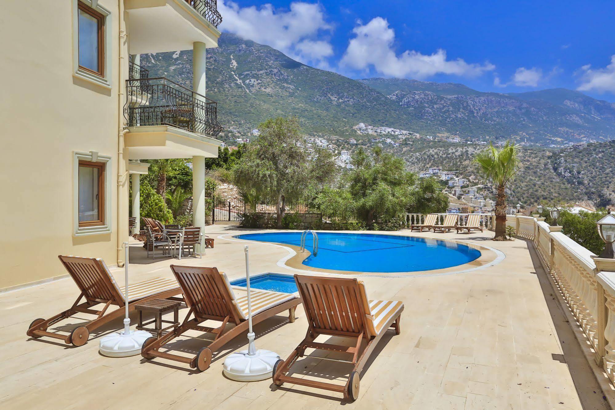 Two-Bedroom Apartment Sea View