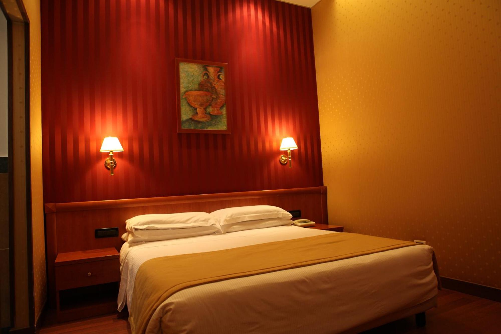 Small Double Room,785749485:JPEG