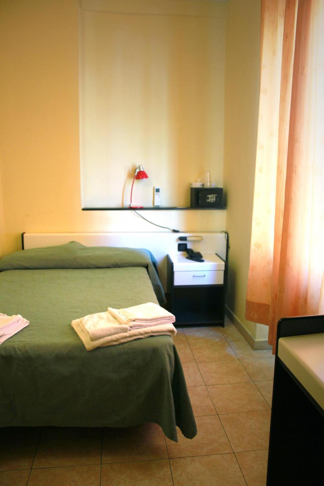 Single Room,120531498:JPEG