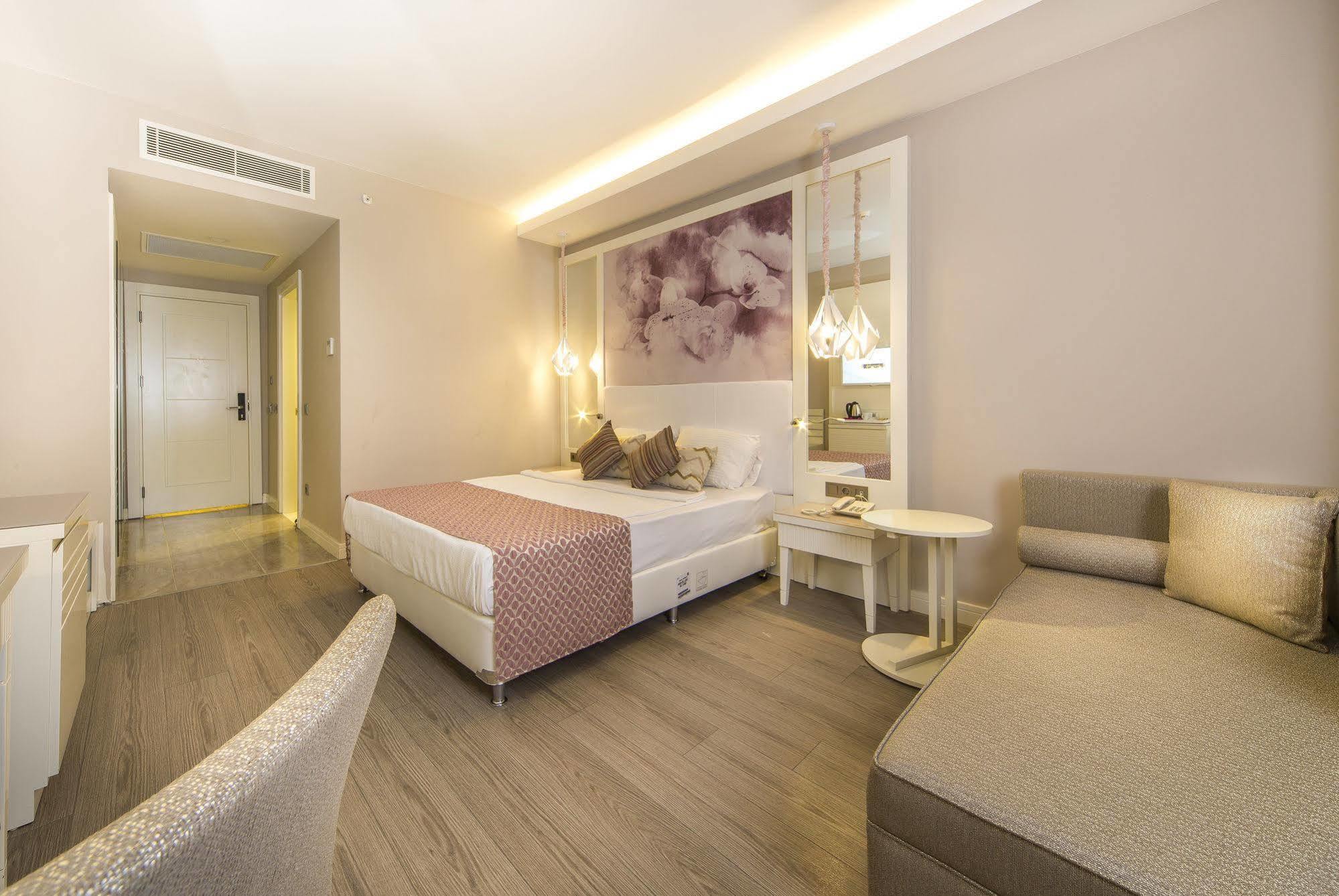 Honeymoon Room