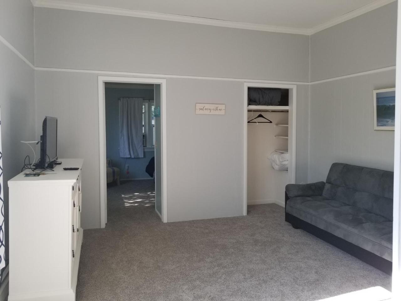 Deluxe Queen Suite