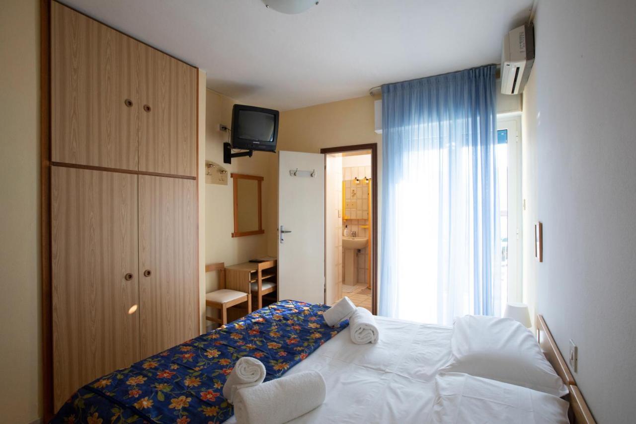 Standard Double Room,695585301:JPEG