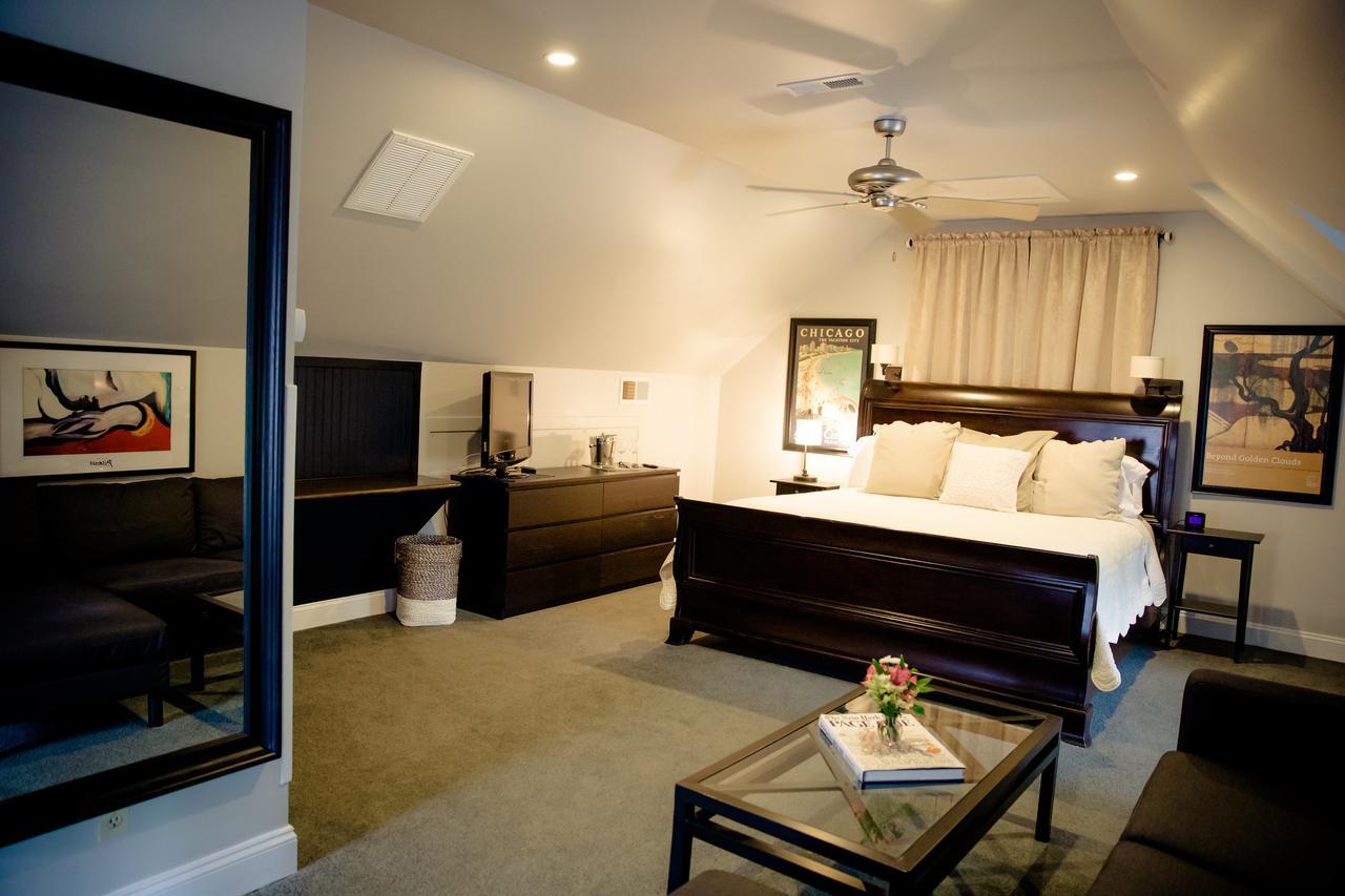 Deluxe King Suite