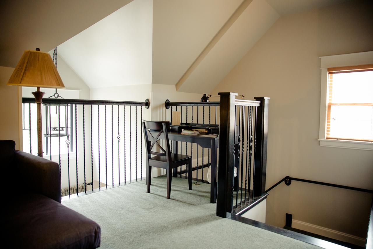 Deluxe King Suite