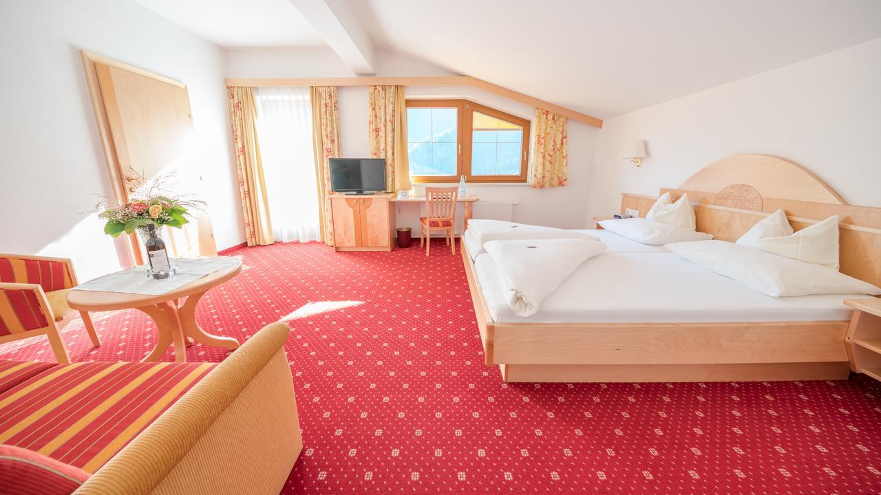 Suite Balcony & Mountain View