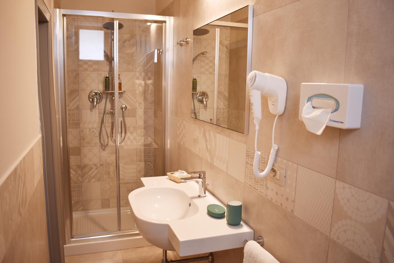Classic Triple Room,695326806:JPEG