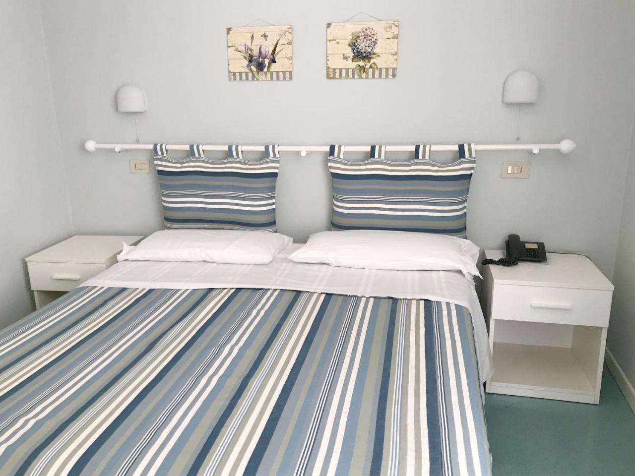 Economy Double or Twin Room,695351832:JPEG
