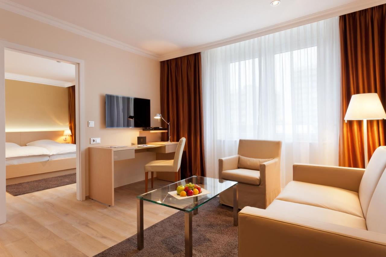 One-Bedroom Suite,695411085:JPEG
