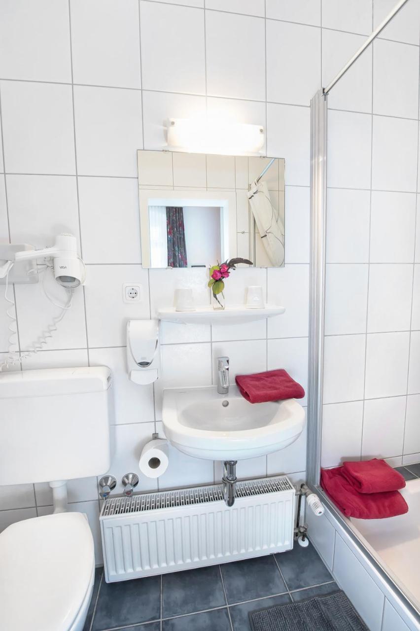 Small Twin Room,1662976226:JPEG