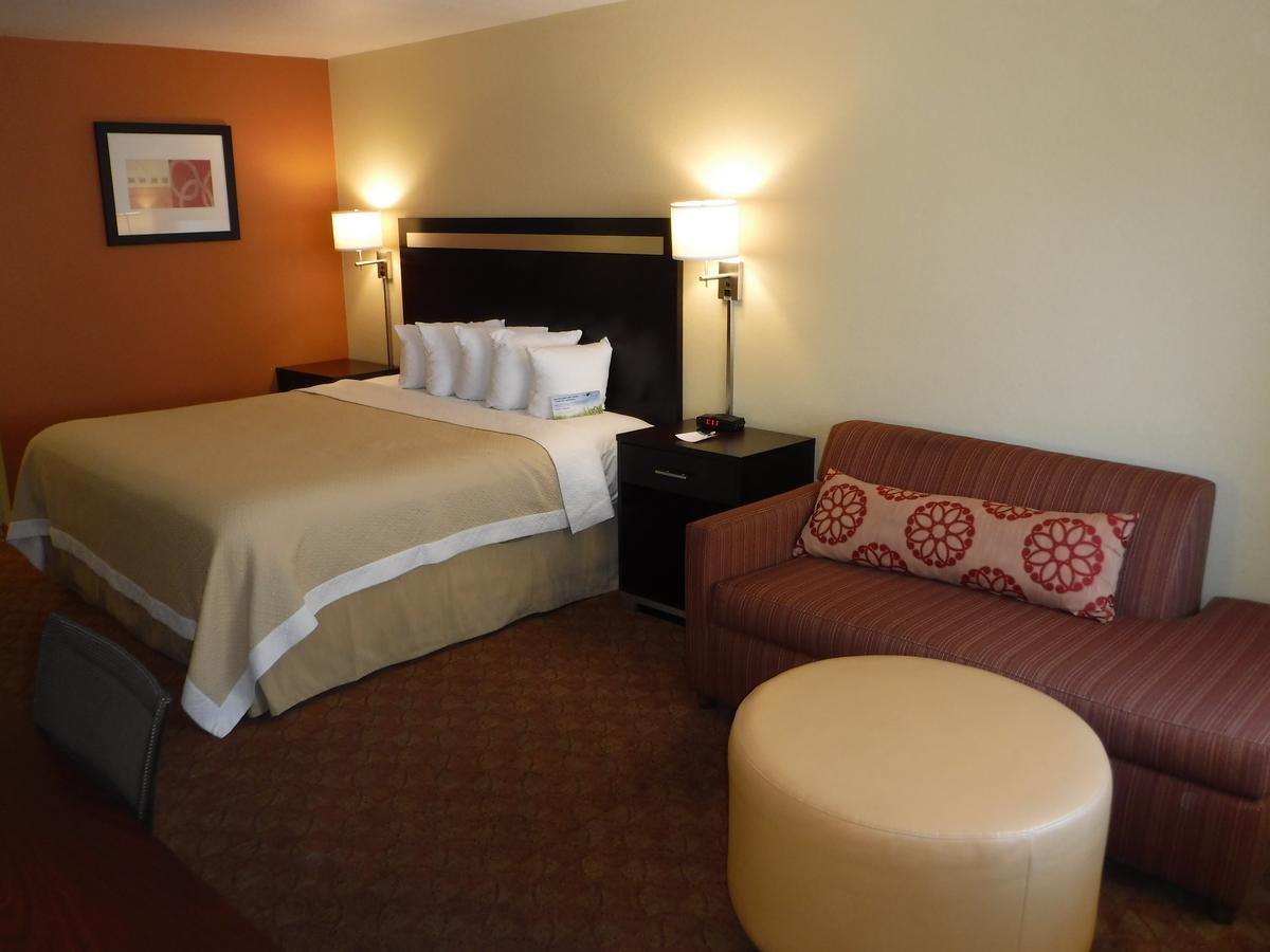 Deluxe Queen Room Disability Access or Non-Smoking