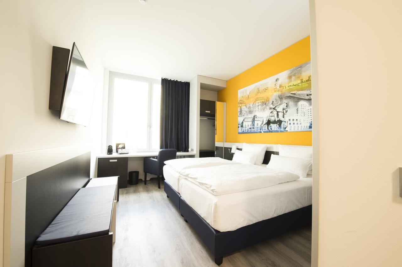 Standard Double Room with City View,695572734:JPEG