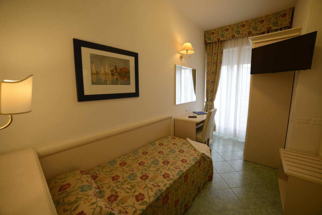 Single Room Balcony,695790114:JPEG