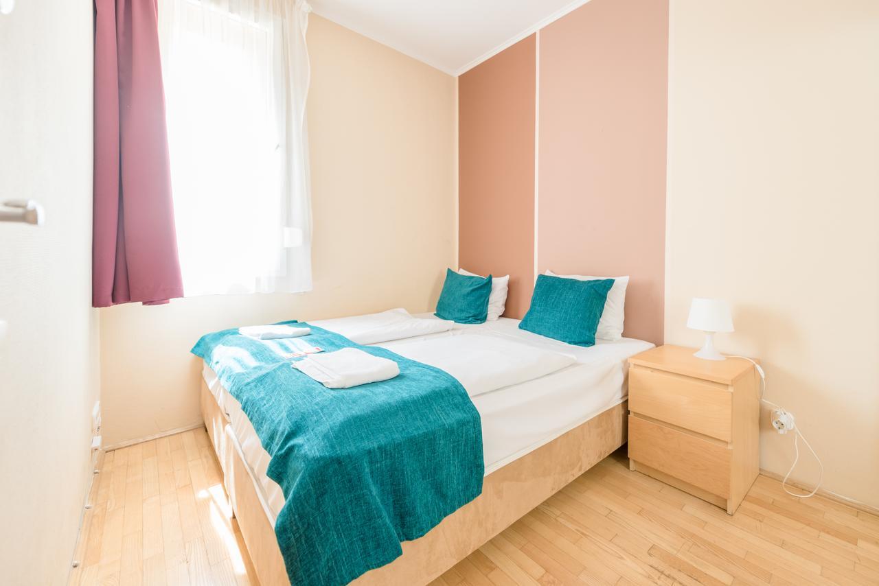 Deluxe One-Bedroom Apartment