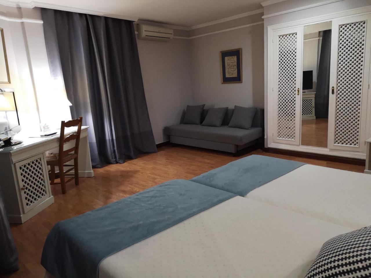 Family Room,1207836361:JPEG