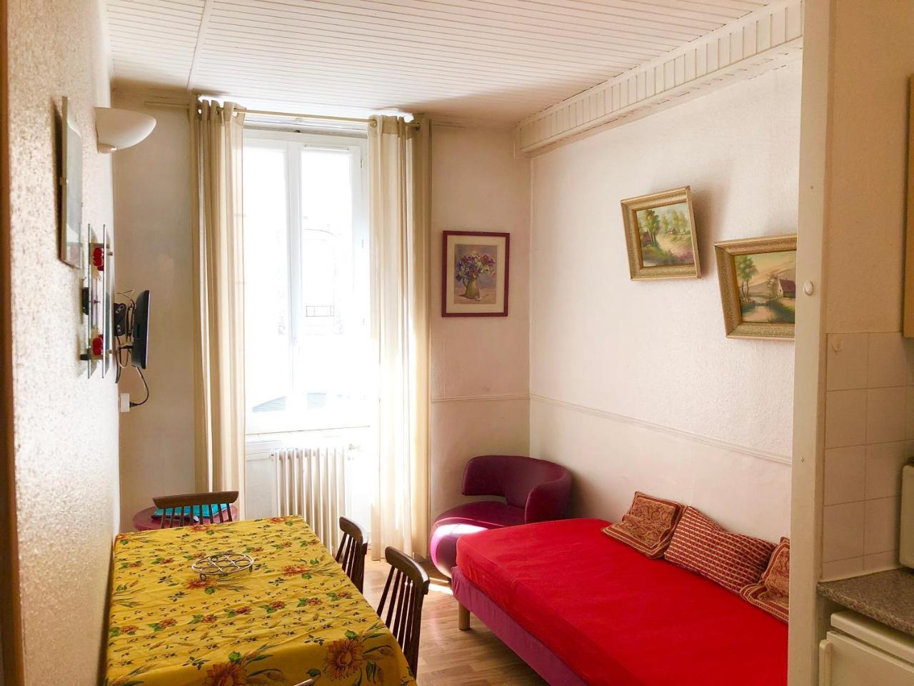 One-Bedroom Apartment,1030158886:JPEG